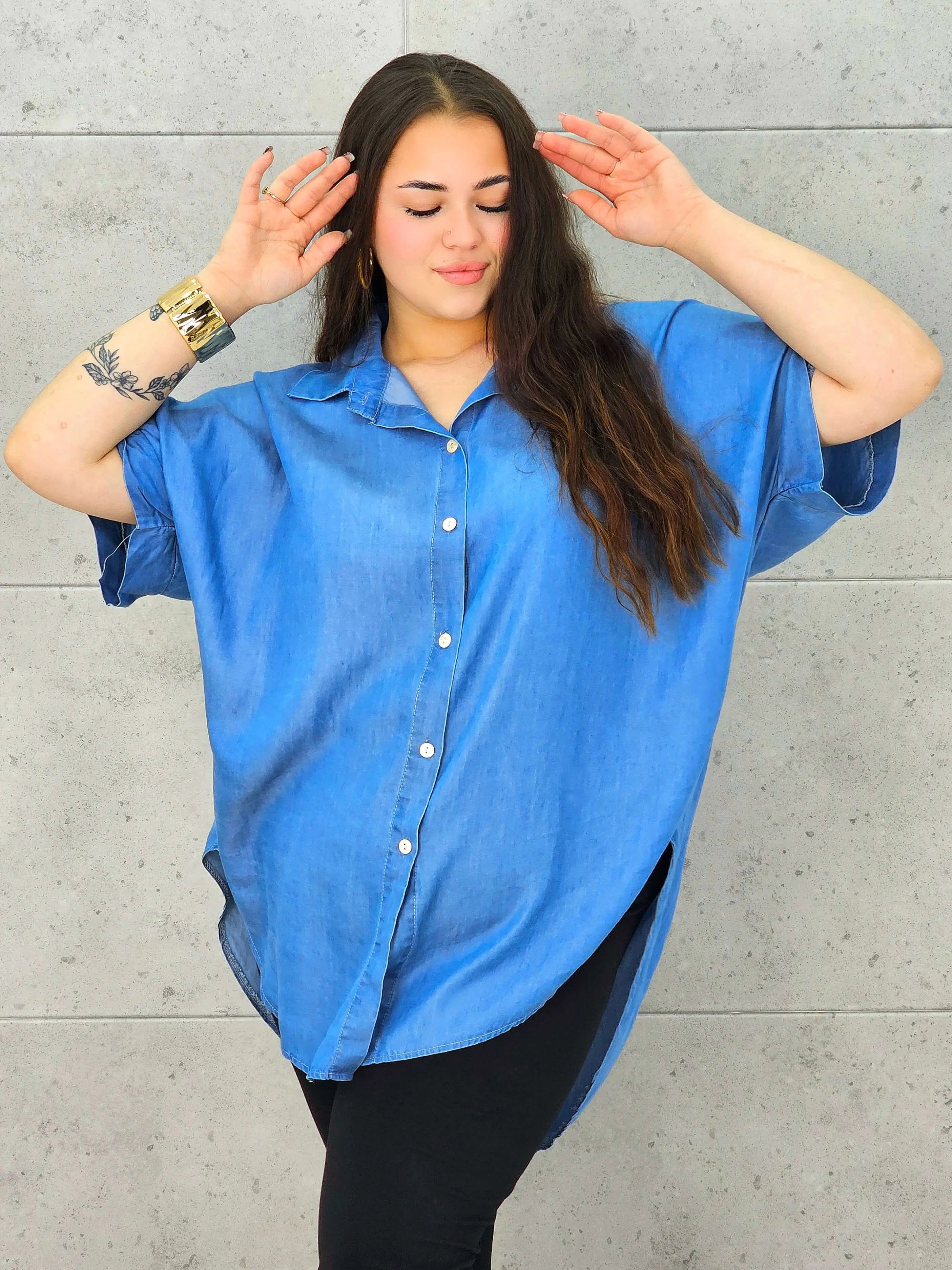 Bluzka plus size oversize zapinana na guziki – wygodny model XXL dla kobiet Stylowa XL