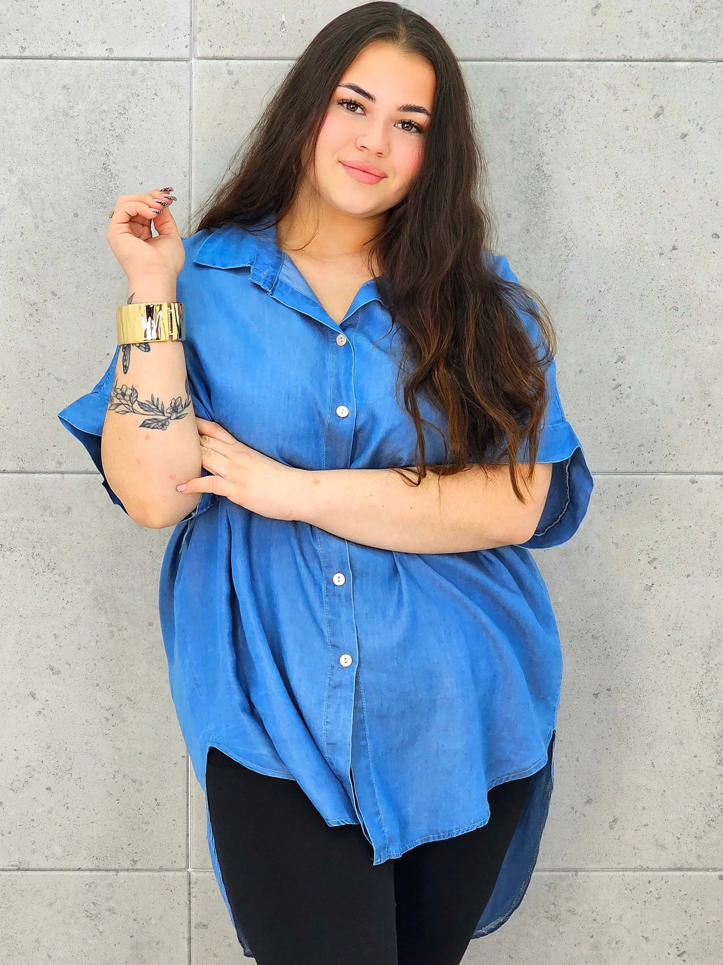 Bluzka plus size oversize zapinana na guziki – wygodny model XXL dla kobiet Stylowa XL