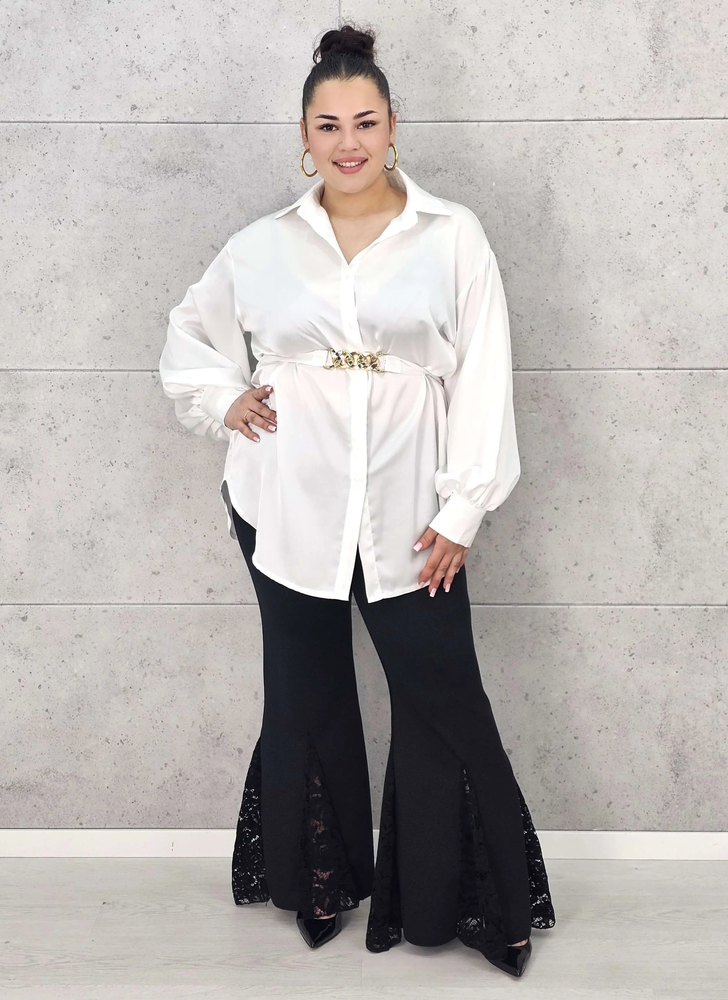 Bluzka plus size satynowa koszula z paskiem i eleganckim połyskiem – Stylowa XL Stylowa XL