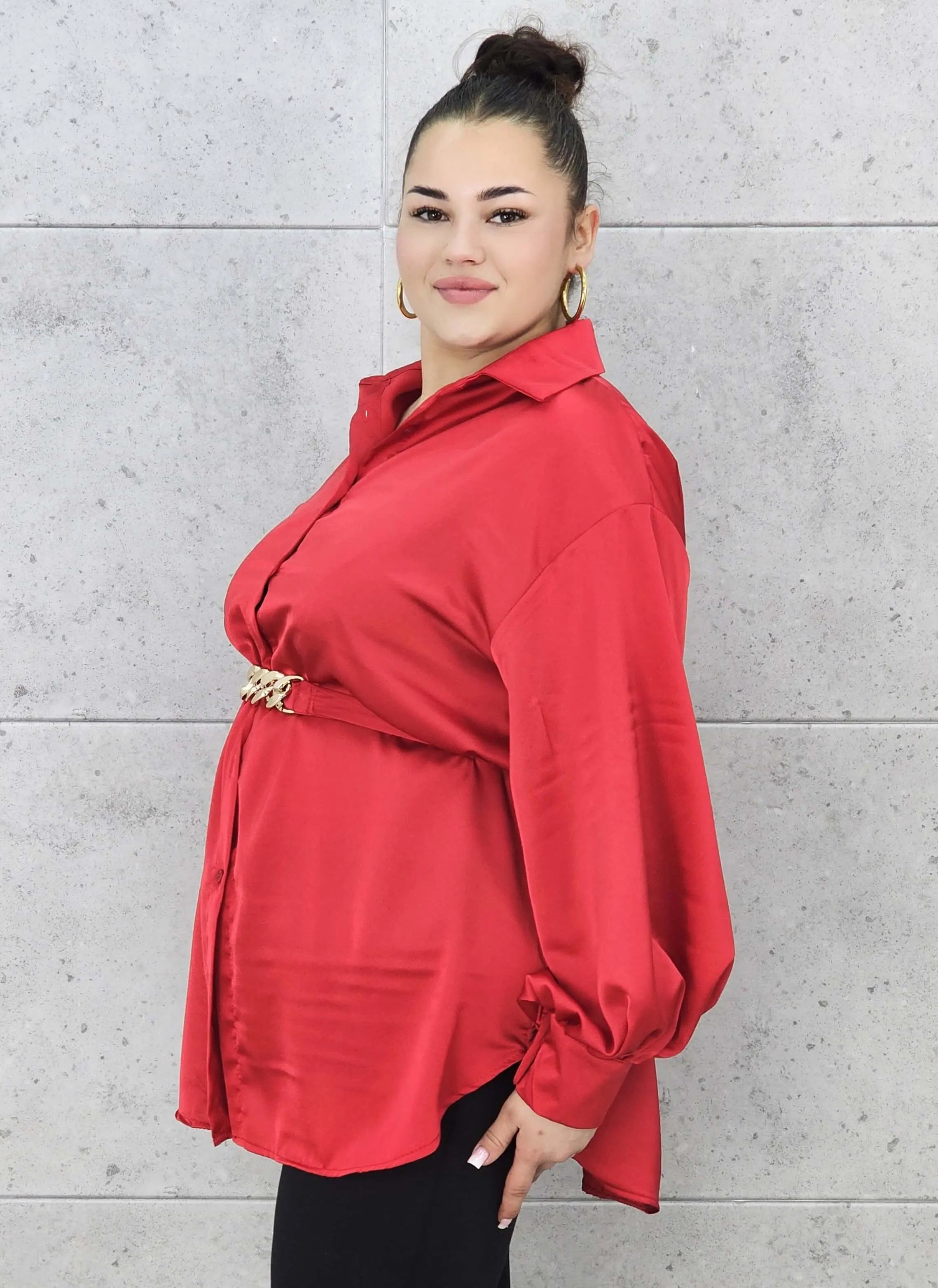 Bluzka plus size satynowa koszula z paskiem i eleganckim połyskiem – Stylowa XL Stylowa XL
