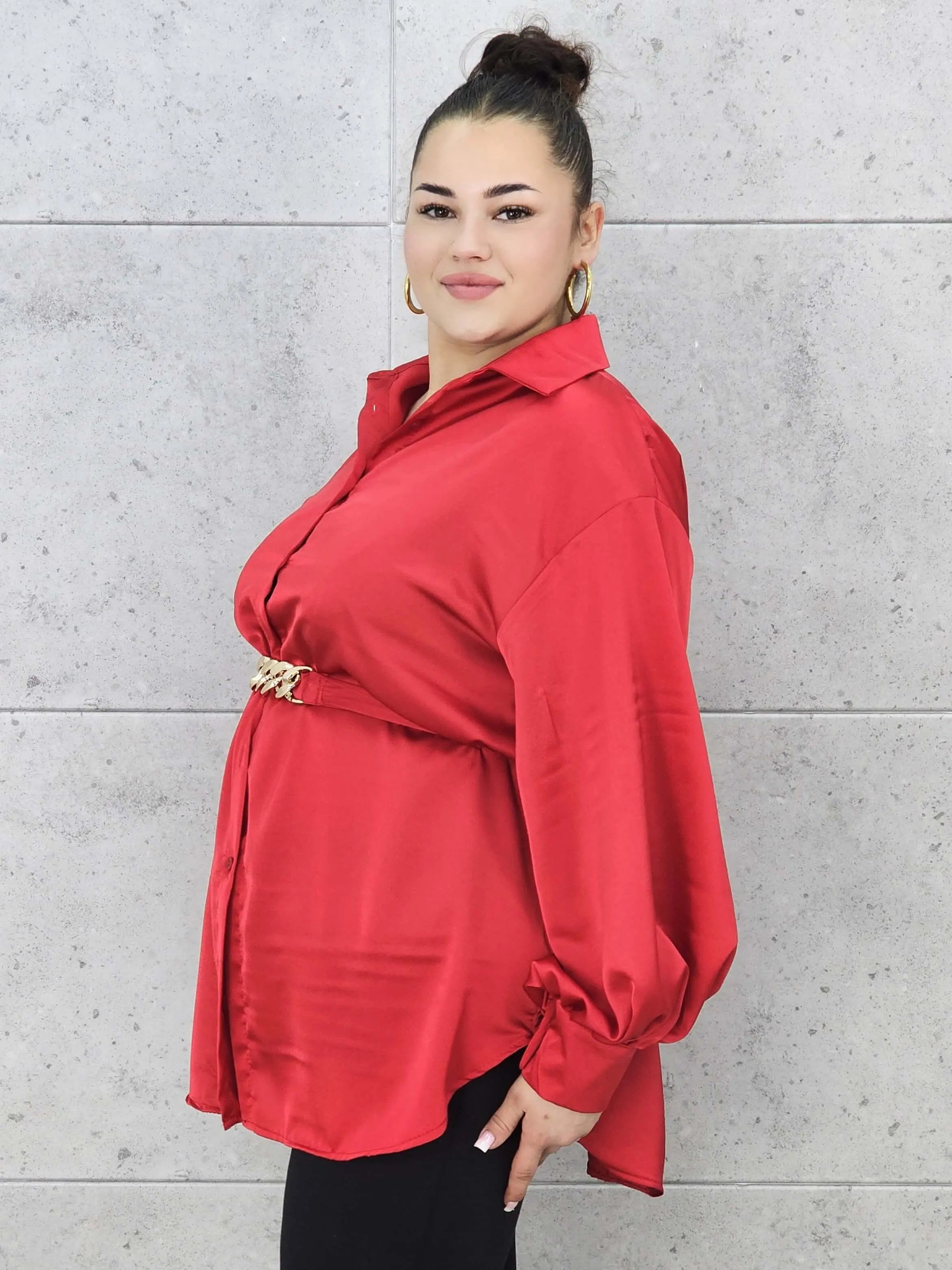 Bluzka plus size satynowa koszula z paskiem i eleganckim połyskiem – Stylowa XL Stylowa XL