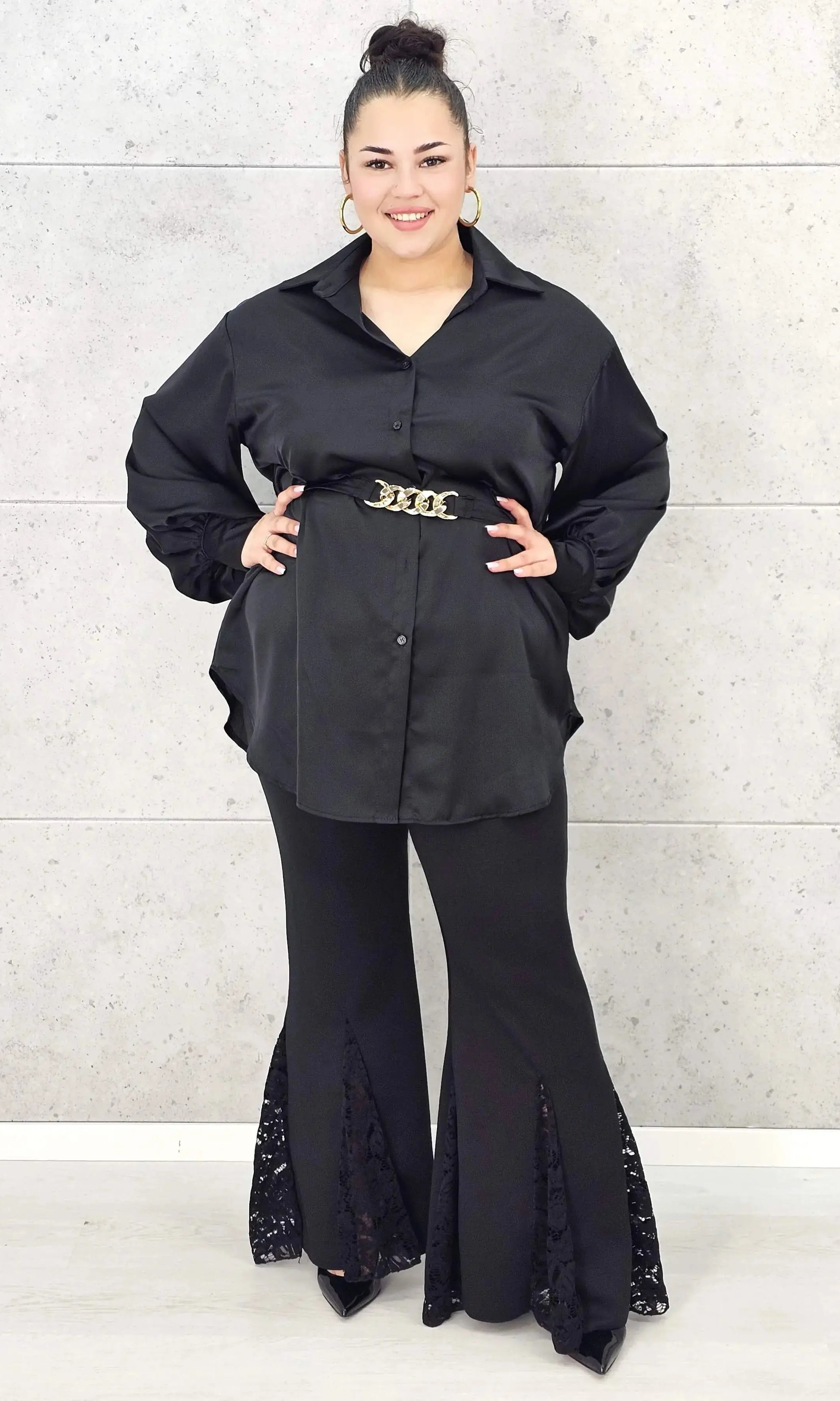 Bluzka plus size satynowa koszula z paskiem i eleganckim połyskiem – Stylowa XL Stylowa XL