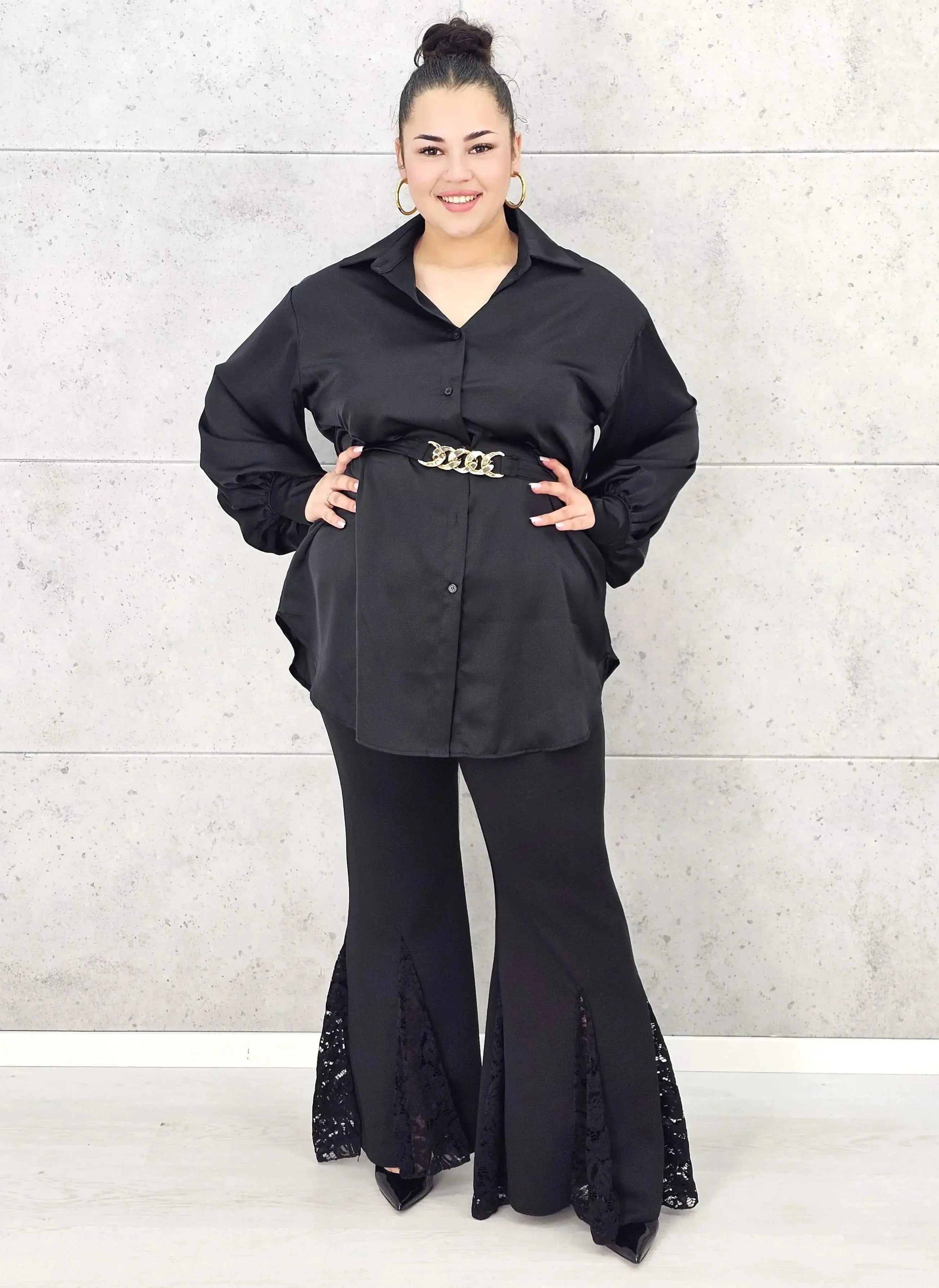 Bluzka plus size satynowa koszula z paskiem i eleganckim połyskiem – Stylowa XL Stylowa XL