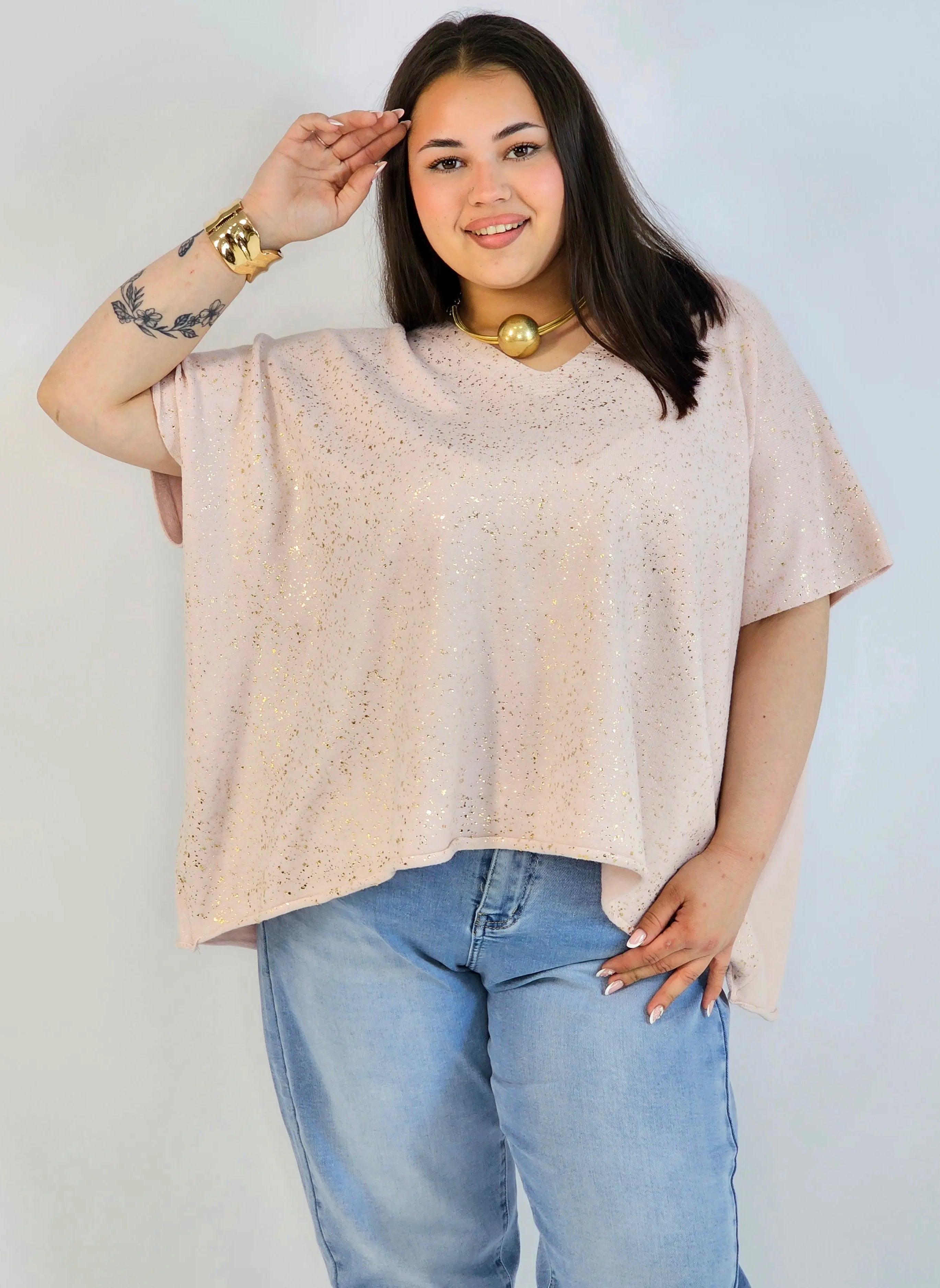 Bluzka plus size sweterkowa ze złotym zdobieniem – elegancka i lekka Stylowa XL