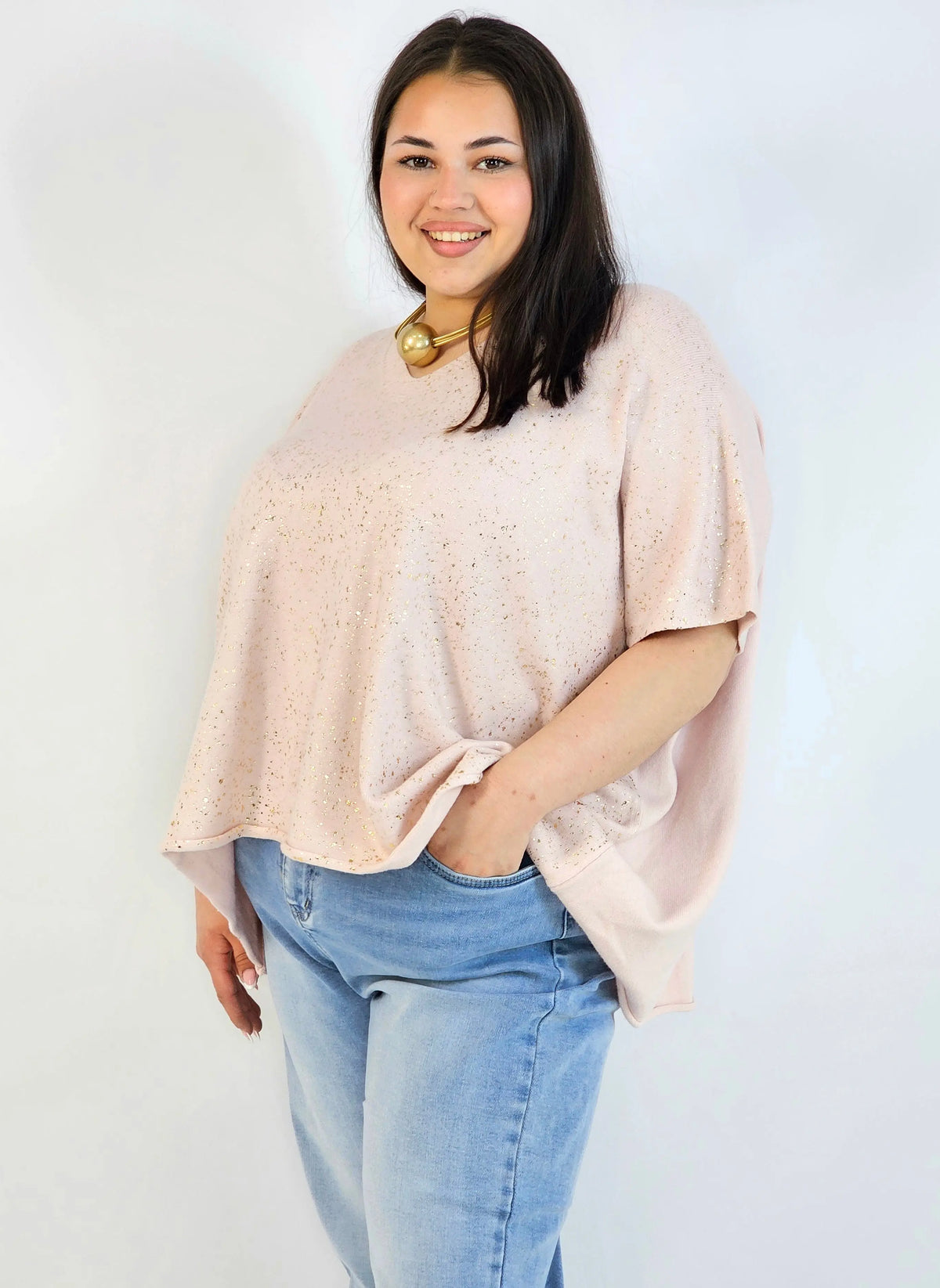 Bluzka plus size sweterkowa ze złotym zdobieniem – elegancka i lekka Stylowa XL