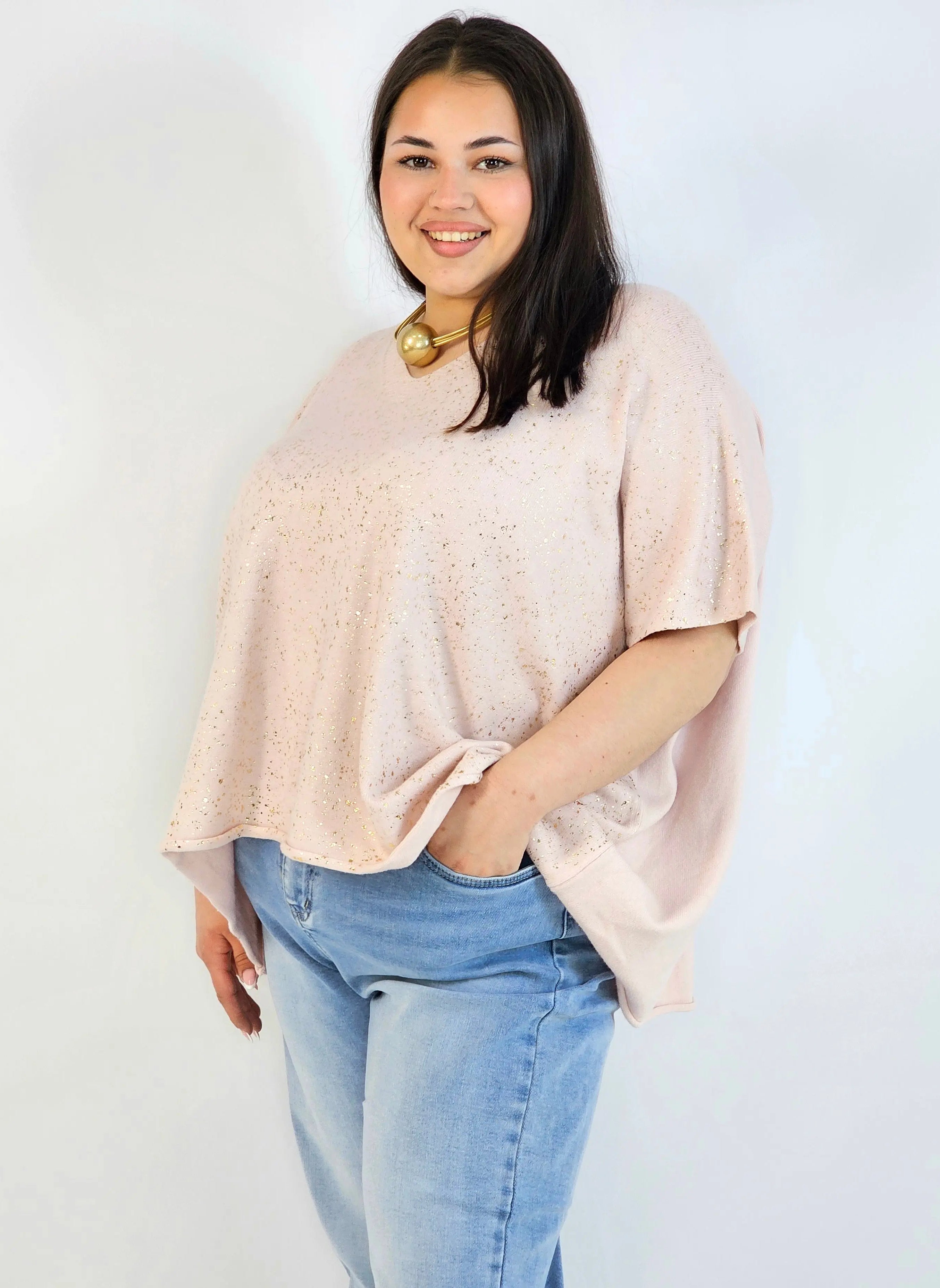 Bluzka plus size sweterkowa ze złotym zdobieniem – elegancka i lekka Stylowa XL