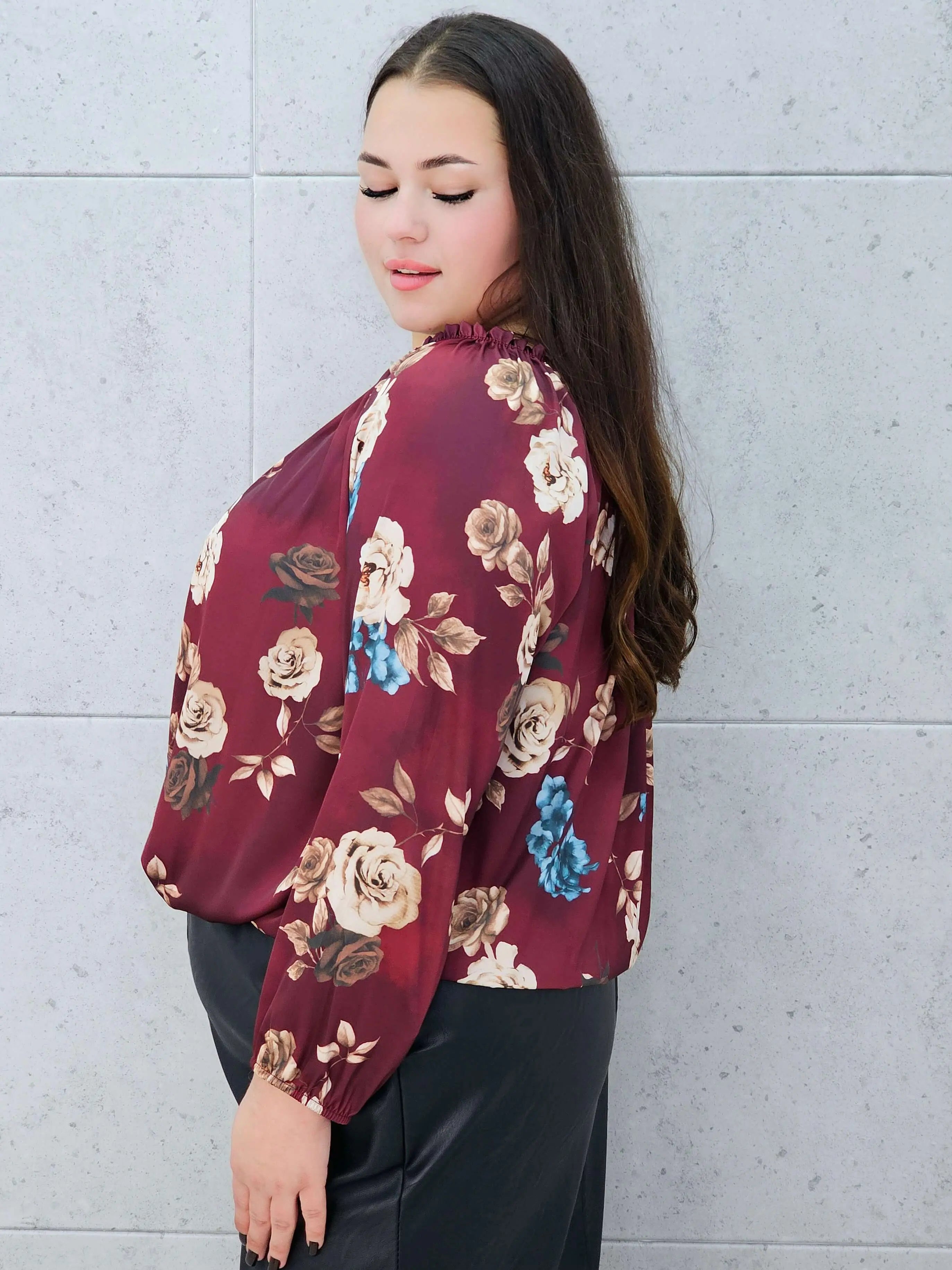 Bluzka hiszpanka w kwiaty XXL – Stylowa XL bokiem