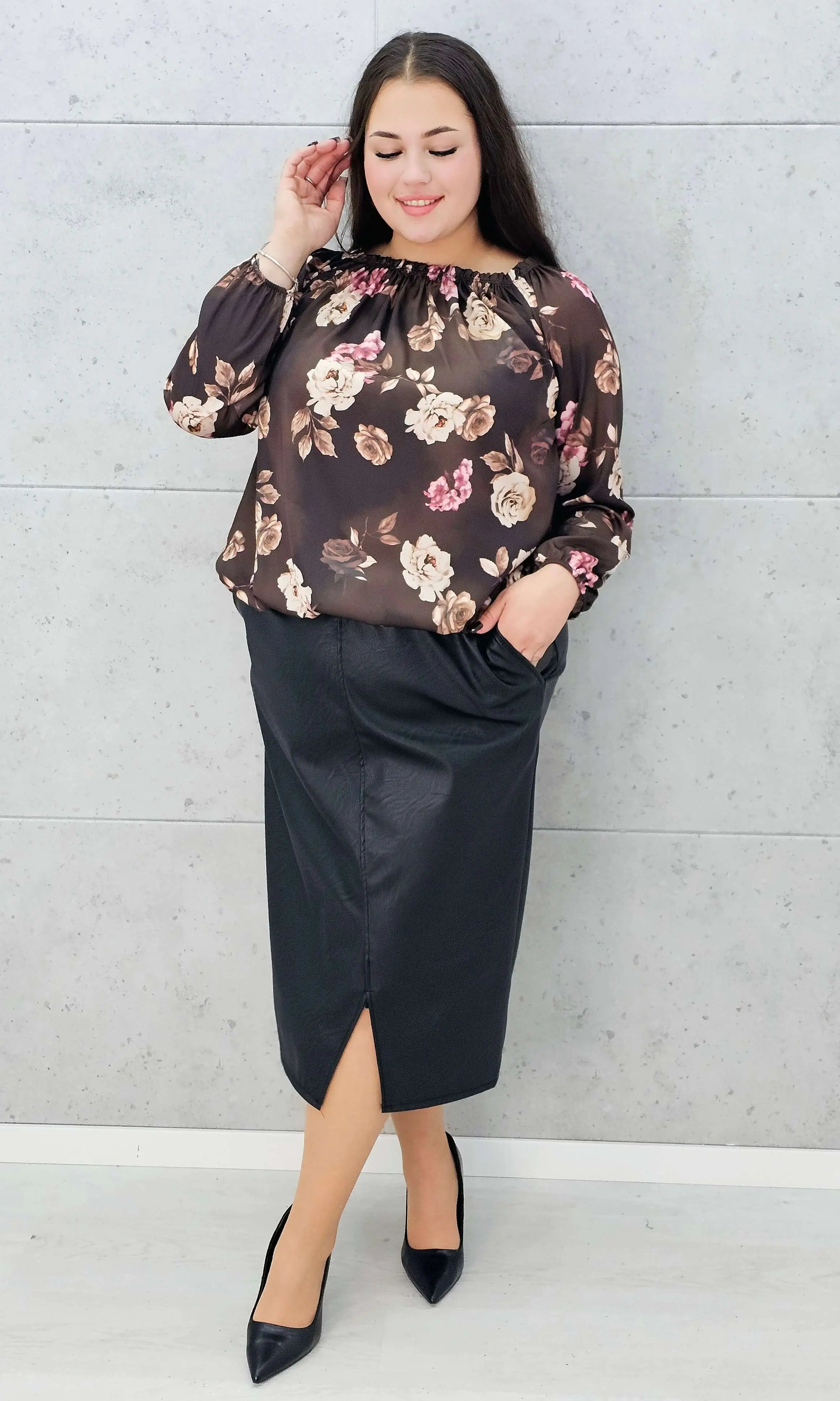 Całość bluzki hiszpanki w kwiaty – Stylowa XL