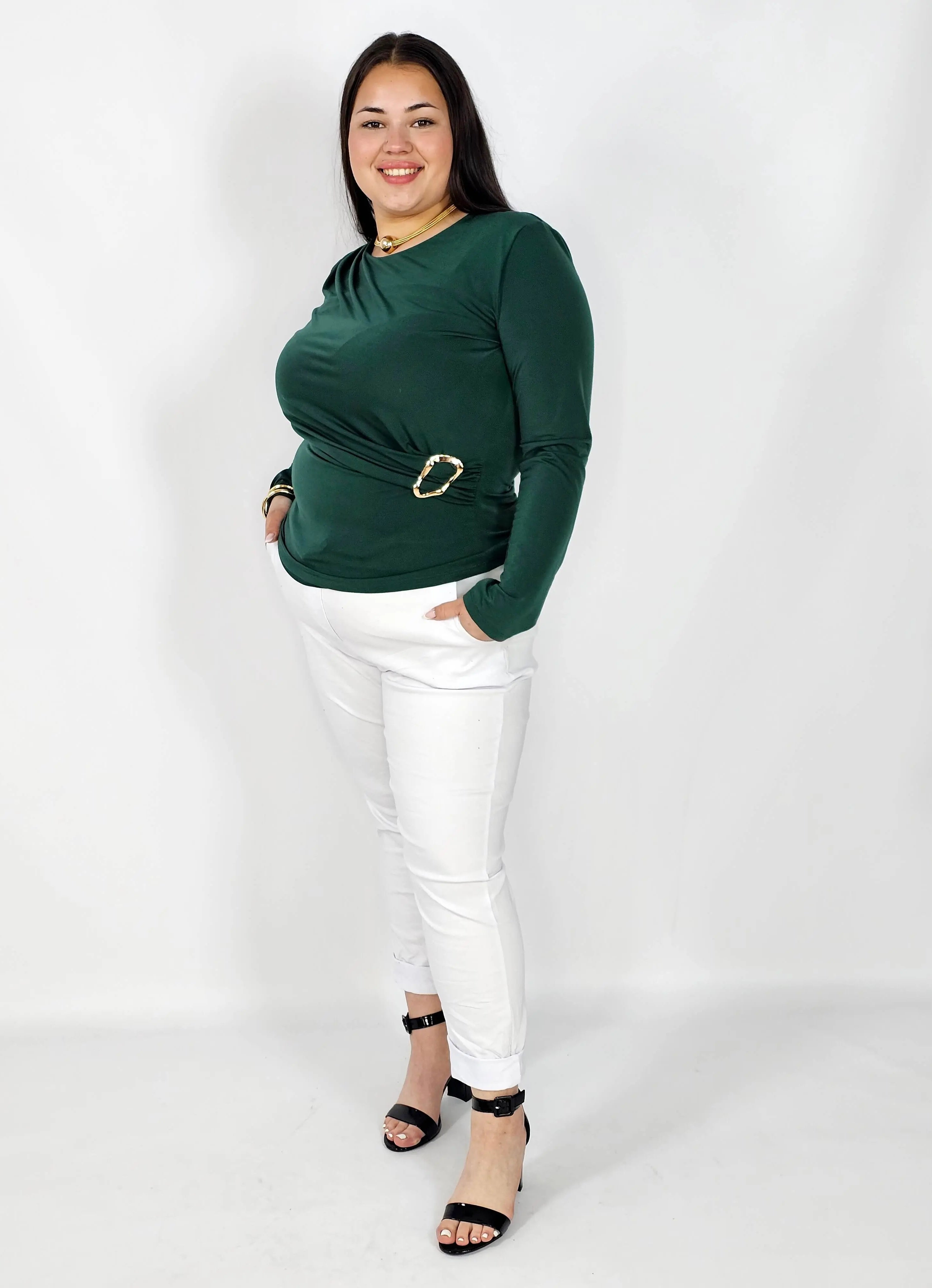 Bluzka plus size z asymetrycznym marszczeniem i ozdobną klamrą Stylowa XL