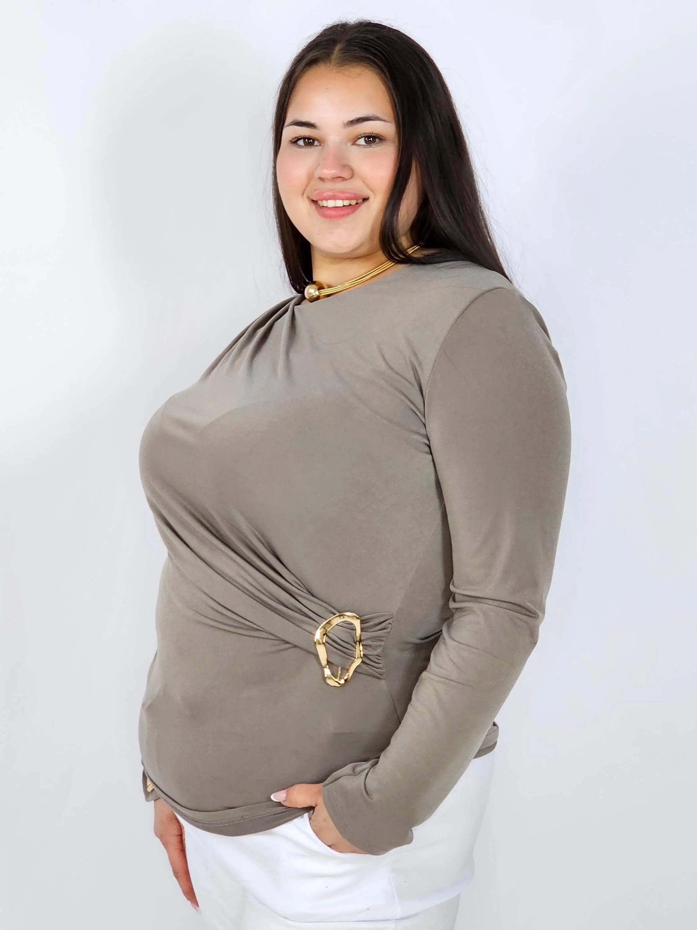Bluzka plus size z asymetrycznym marszczeniem i ozdobną klamrą Stylowa XL