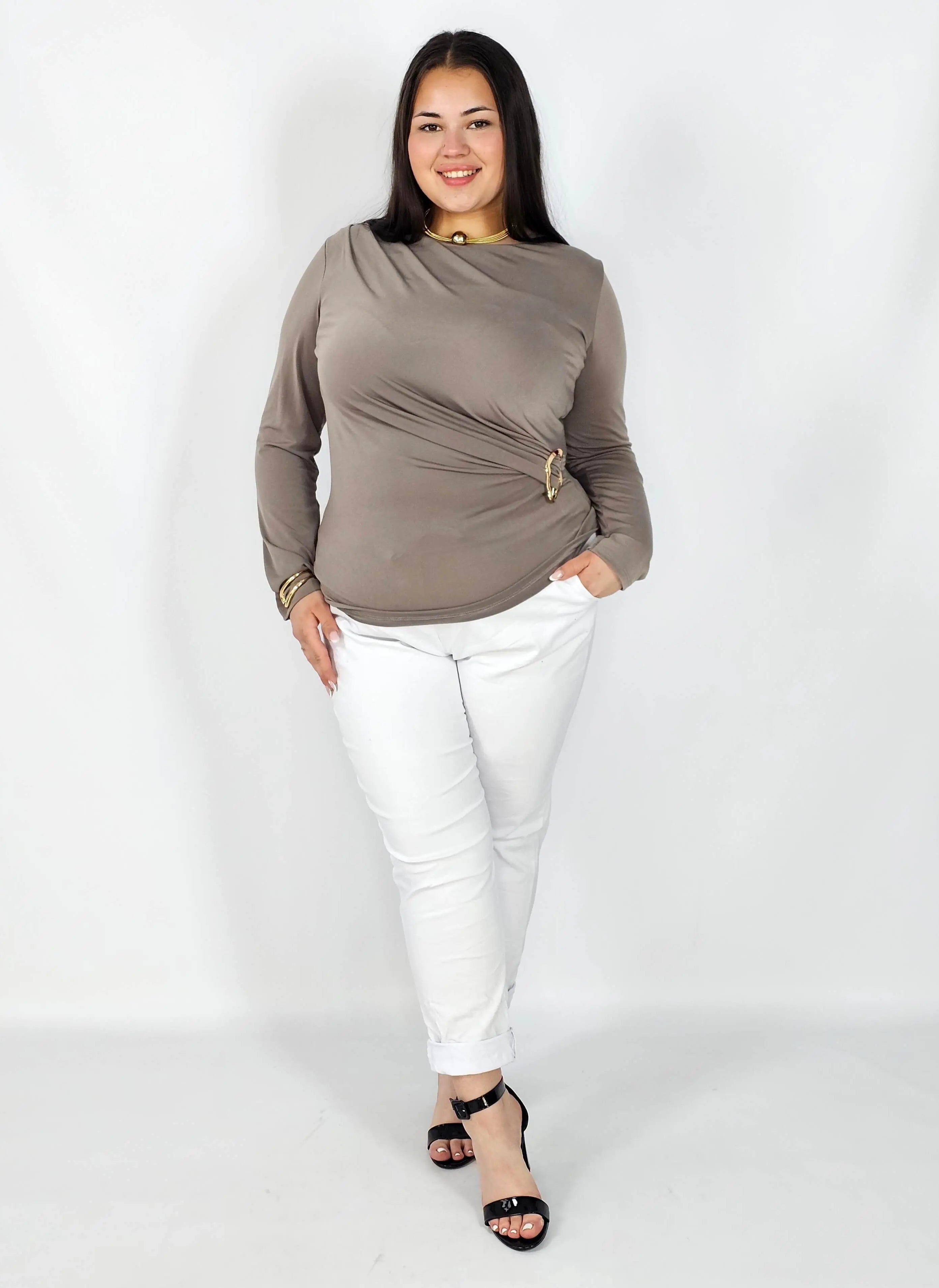 Bluzka plus size z asymetrycznym marszczeniem i ozdobną klamrą Stylowa XL