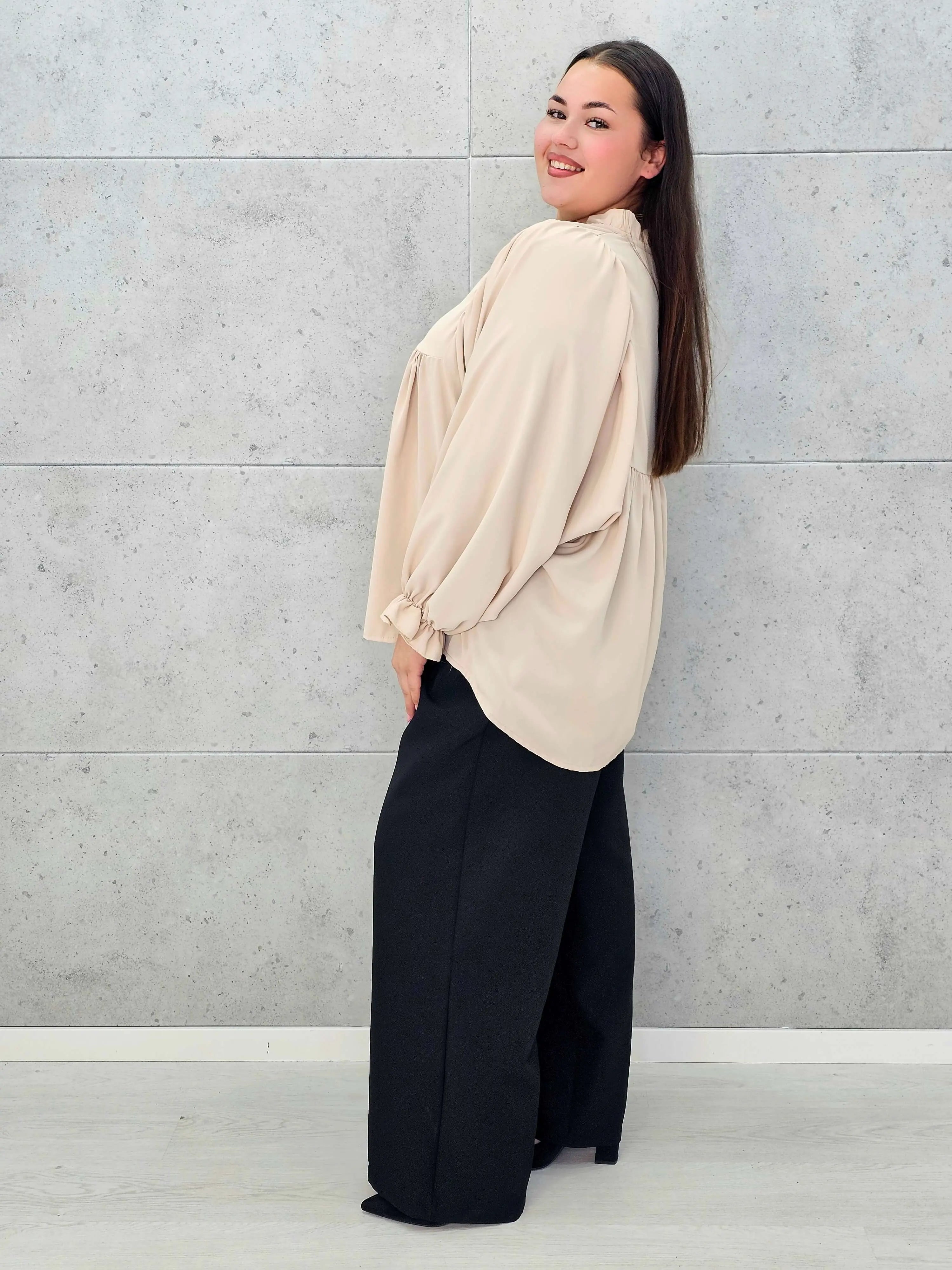 Bluzka plus size z bufiastymi rękawami. Stylowa XL