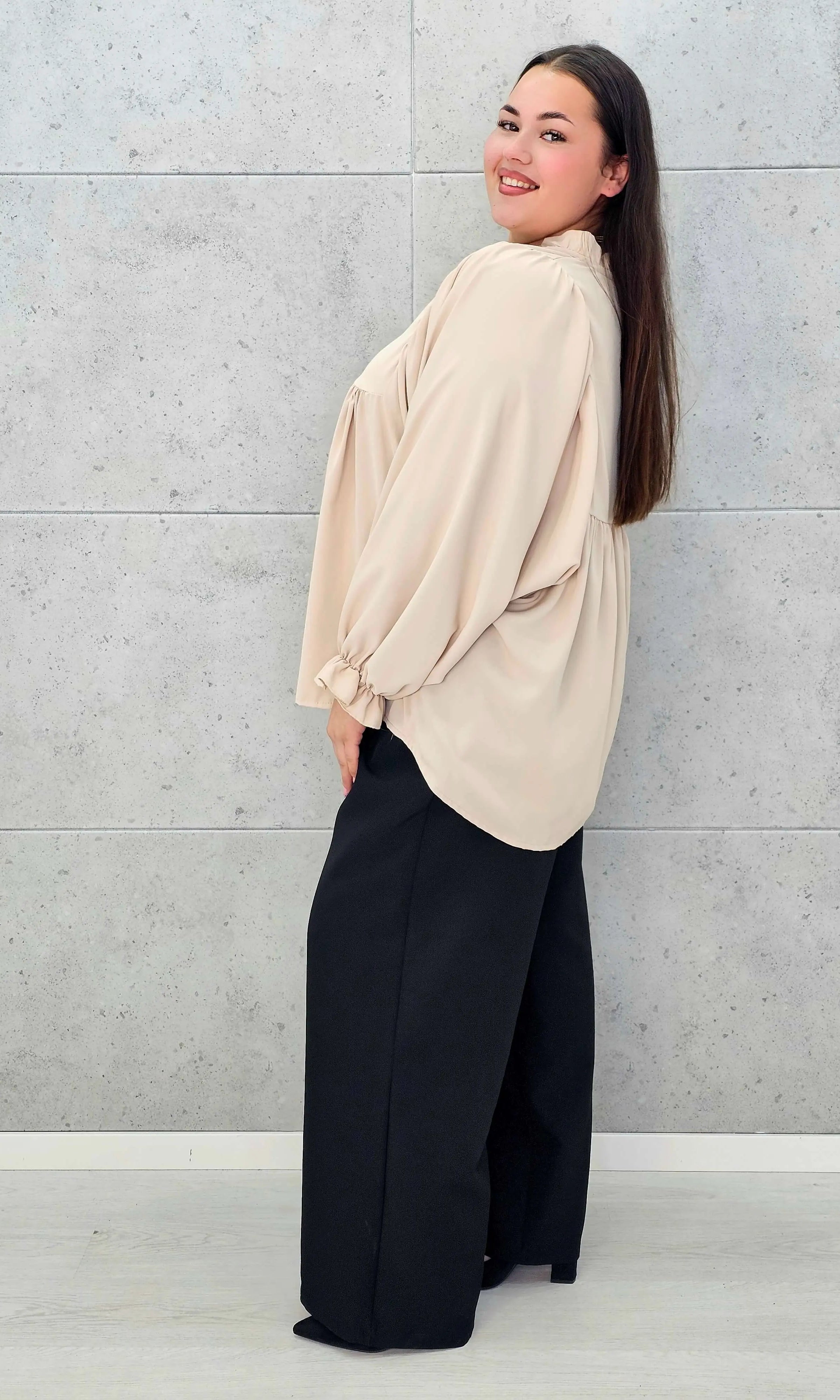 Bluzka plus size z bufiastymi rękawami. Stylowa XL