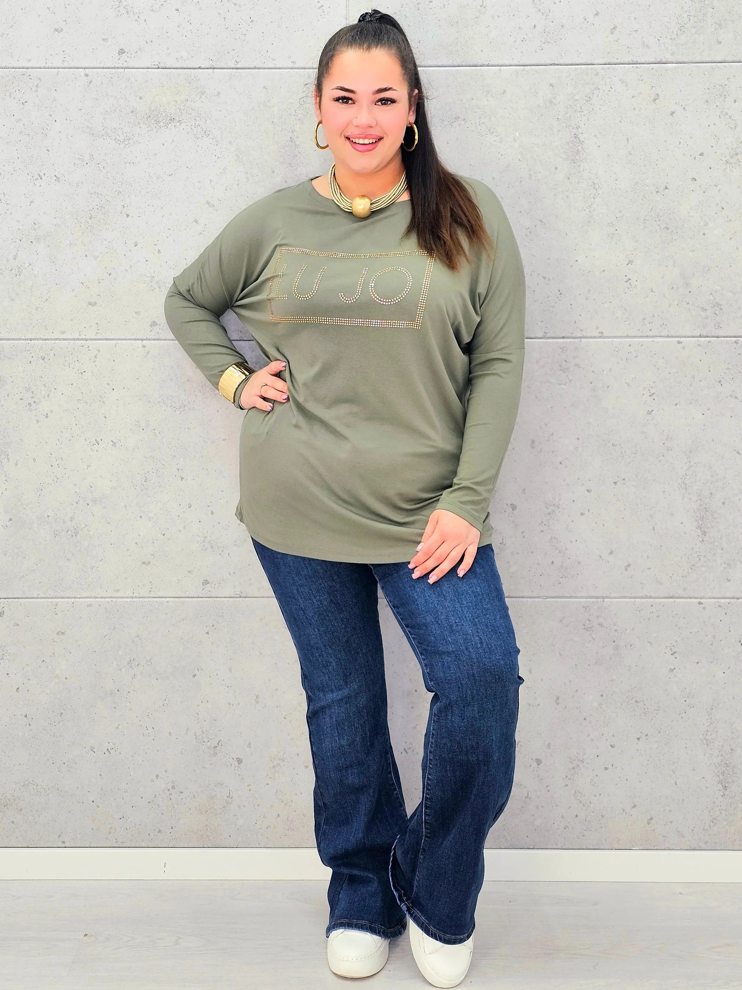 Bluzka plus size z cyrkoniowym logo – elegancja i komfort dla kobiet XXL Stylowa XL