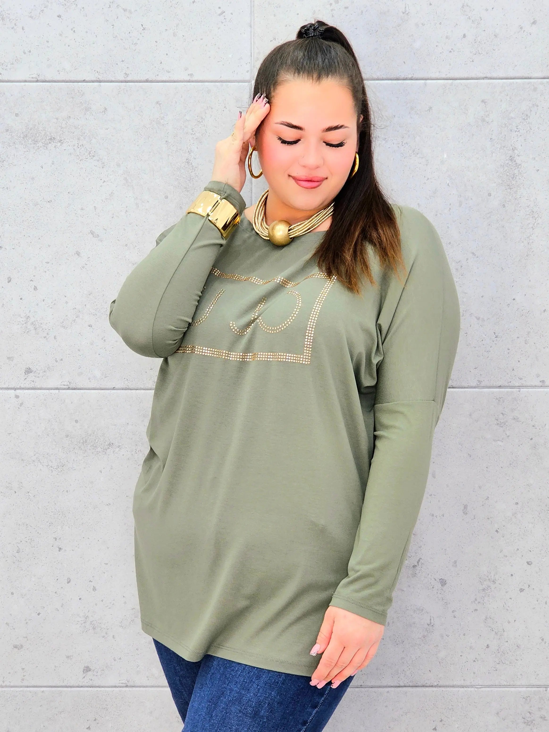 Bluzka plus size z cyrkoniowym logo – elegancja i komfort dla kobiet XXL Stylowa XL