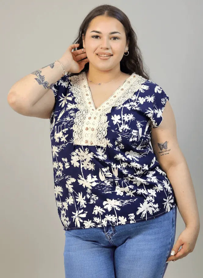 Bluzka plus size z dekoltem V i koronkową aplikacją Stylowa XL