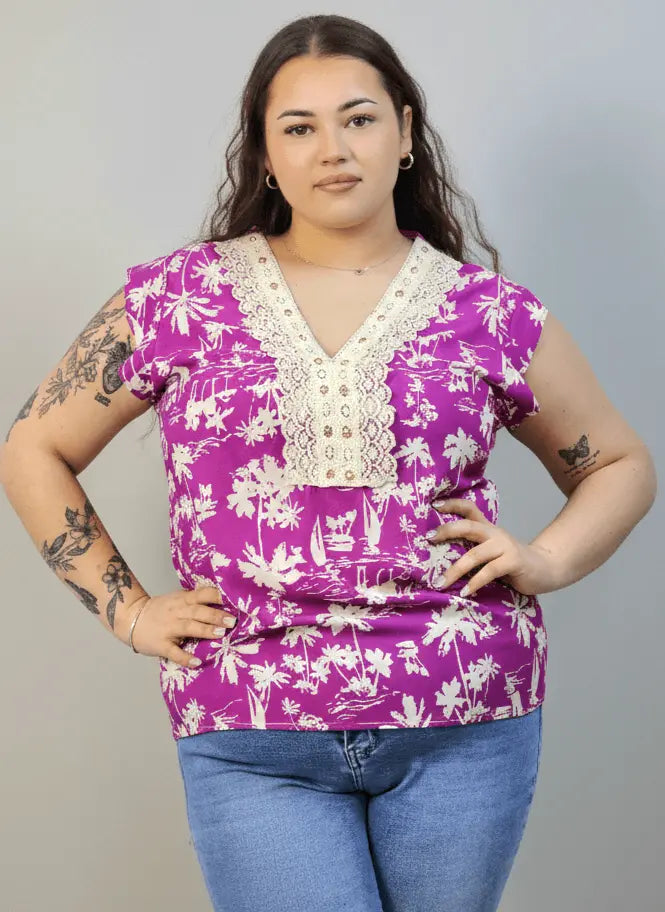Bluzka plus size z dekoltem V i koronkową aplikacją Stylowa XL