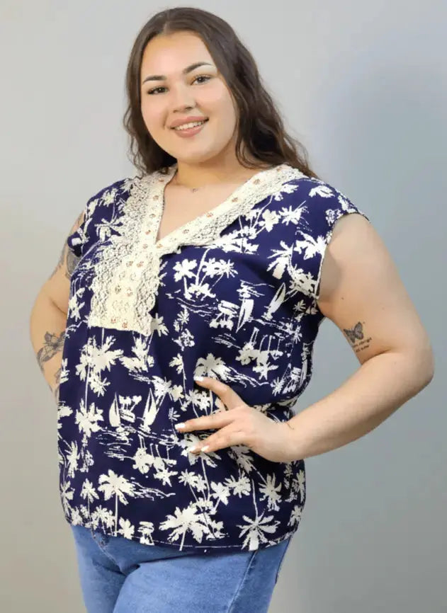 Bluzka plus size z dekoltem V i koronkową aplikacją Stylowa XL