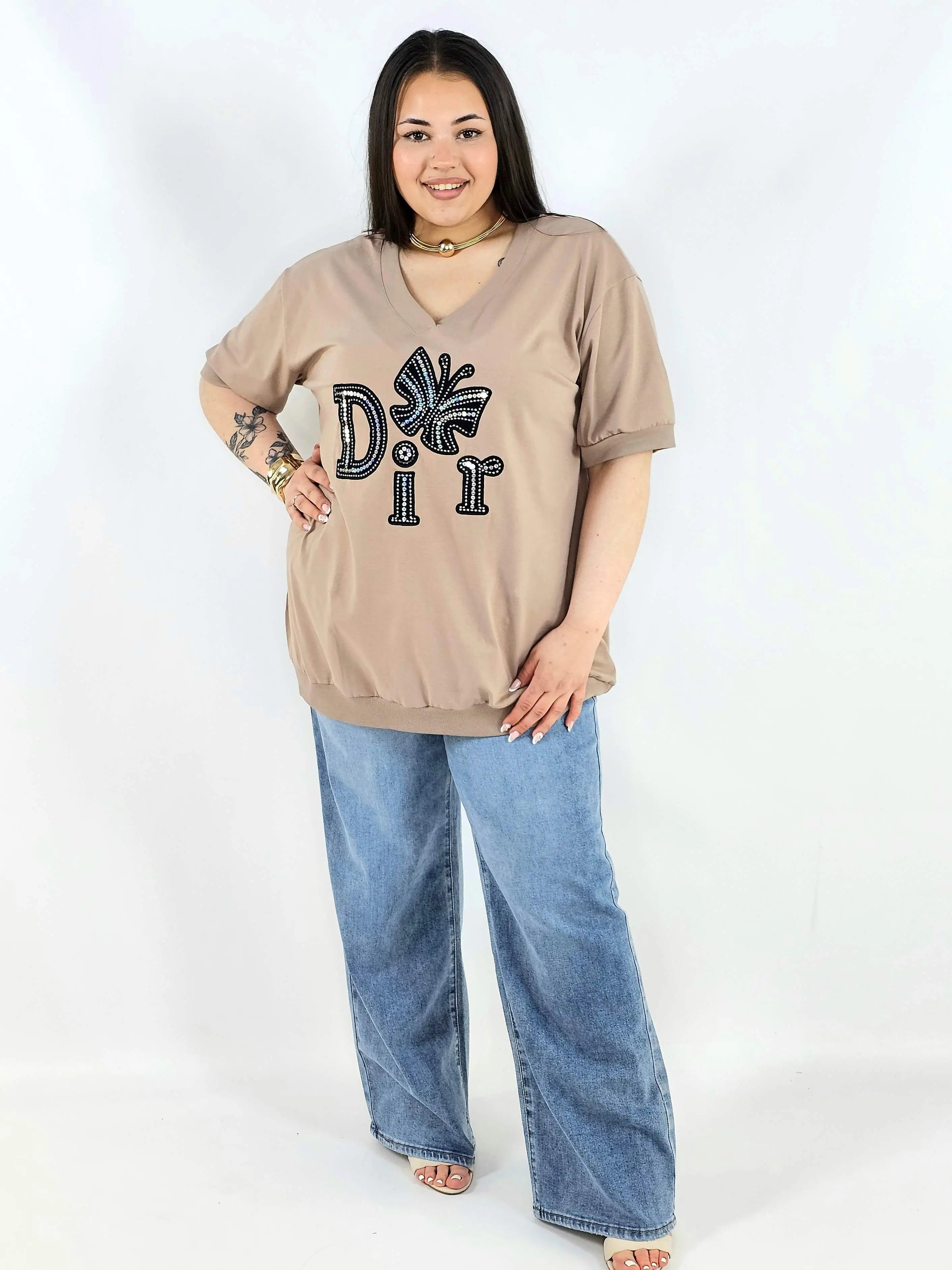 Bluzka plus size z dekoltem V i ozdobnym napisem Stylowa XL