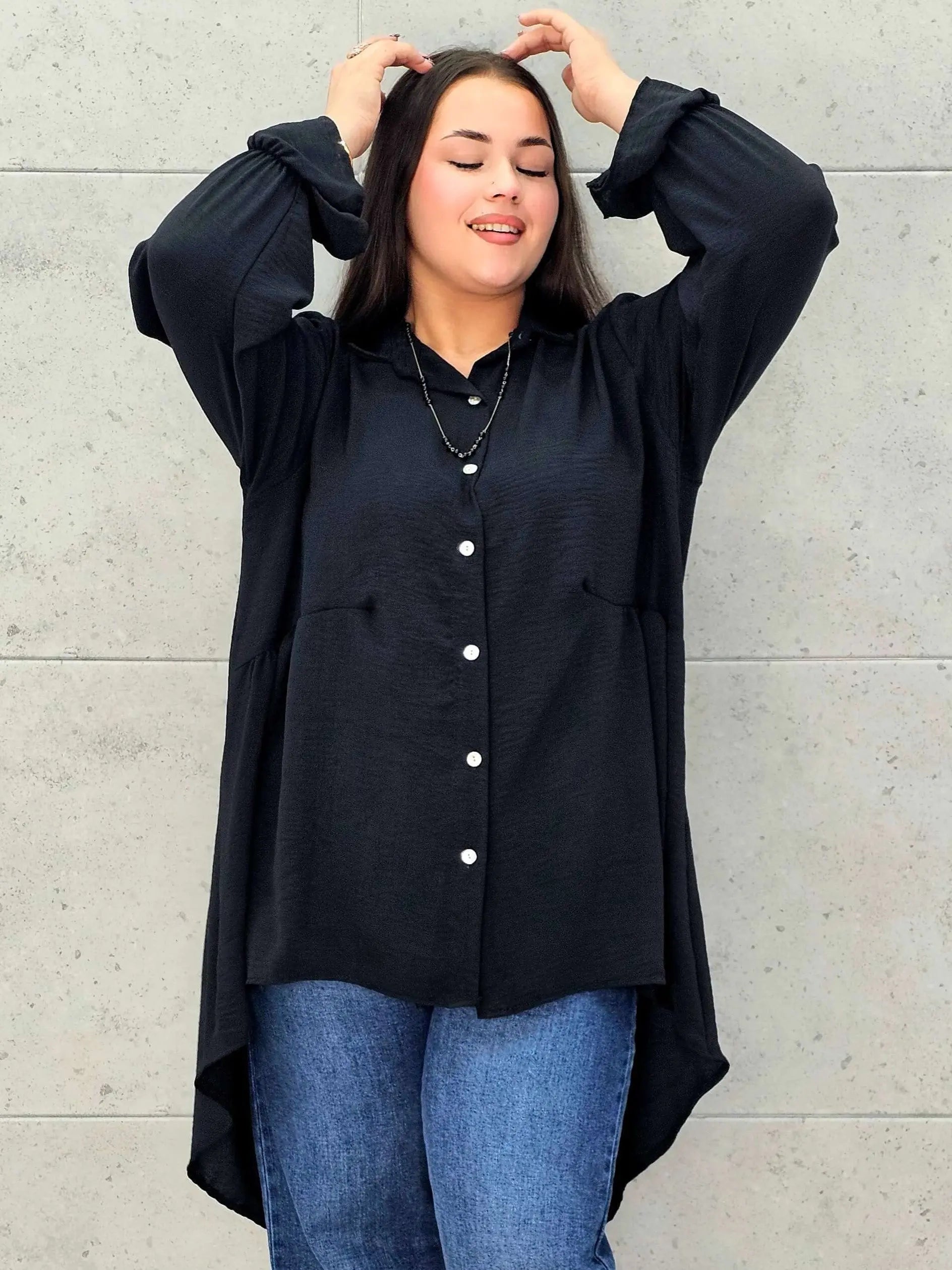 Bluzka plus size z dłuższym tyłem i eleganckim fasonem - Stylowa XL