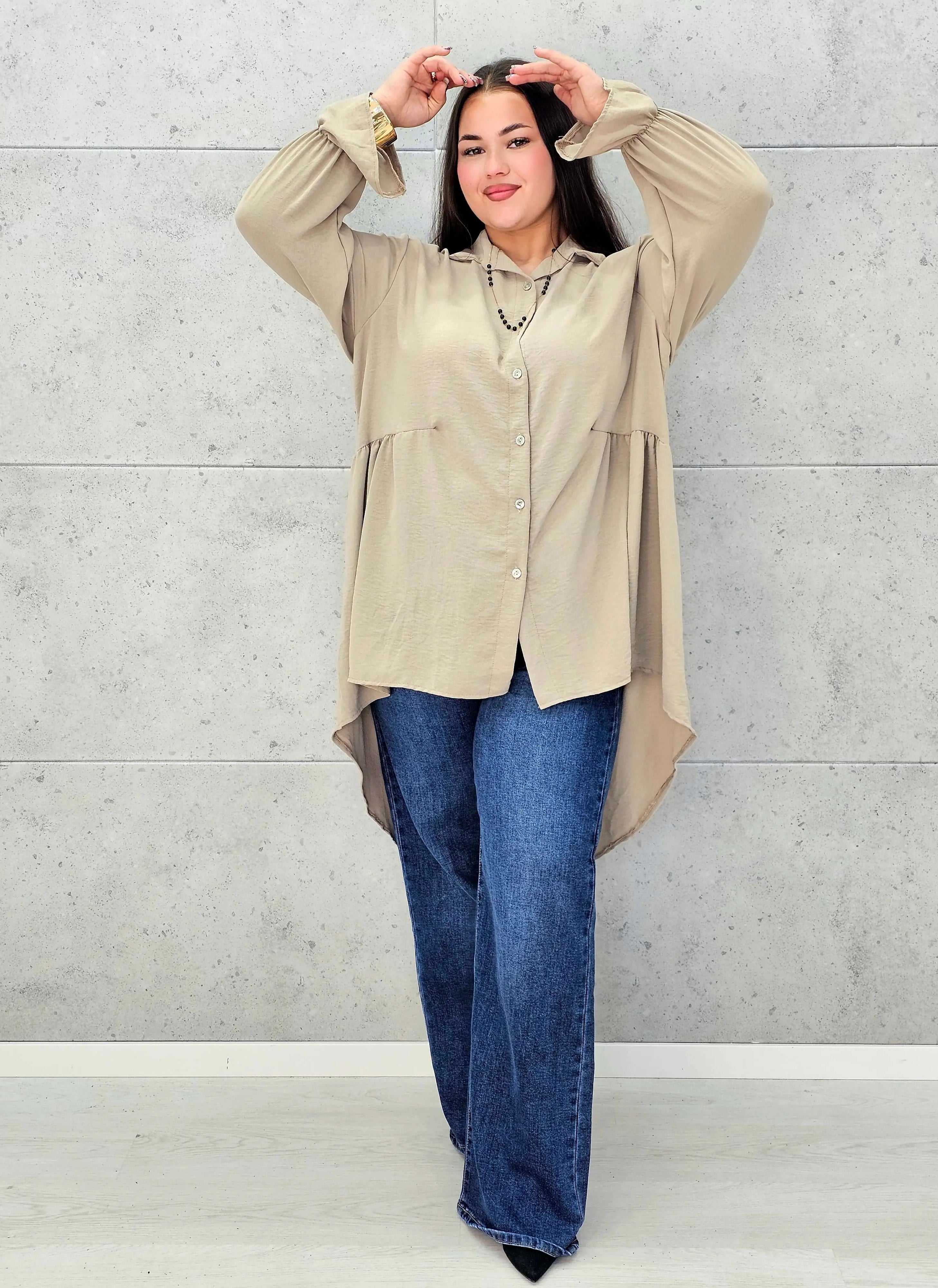 Bluzka plus size z dłuższym tyłem i eleganckim fasonem - Stylowa XL