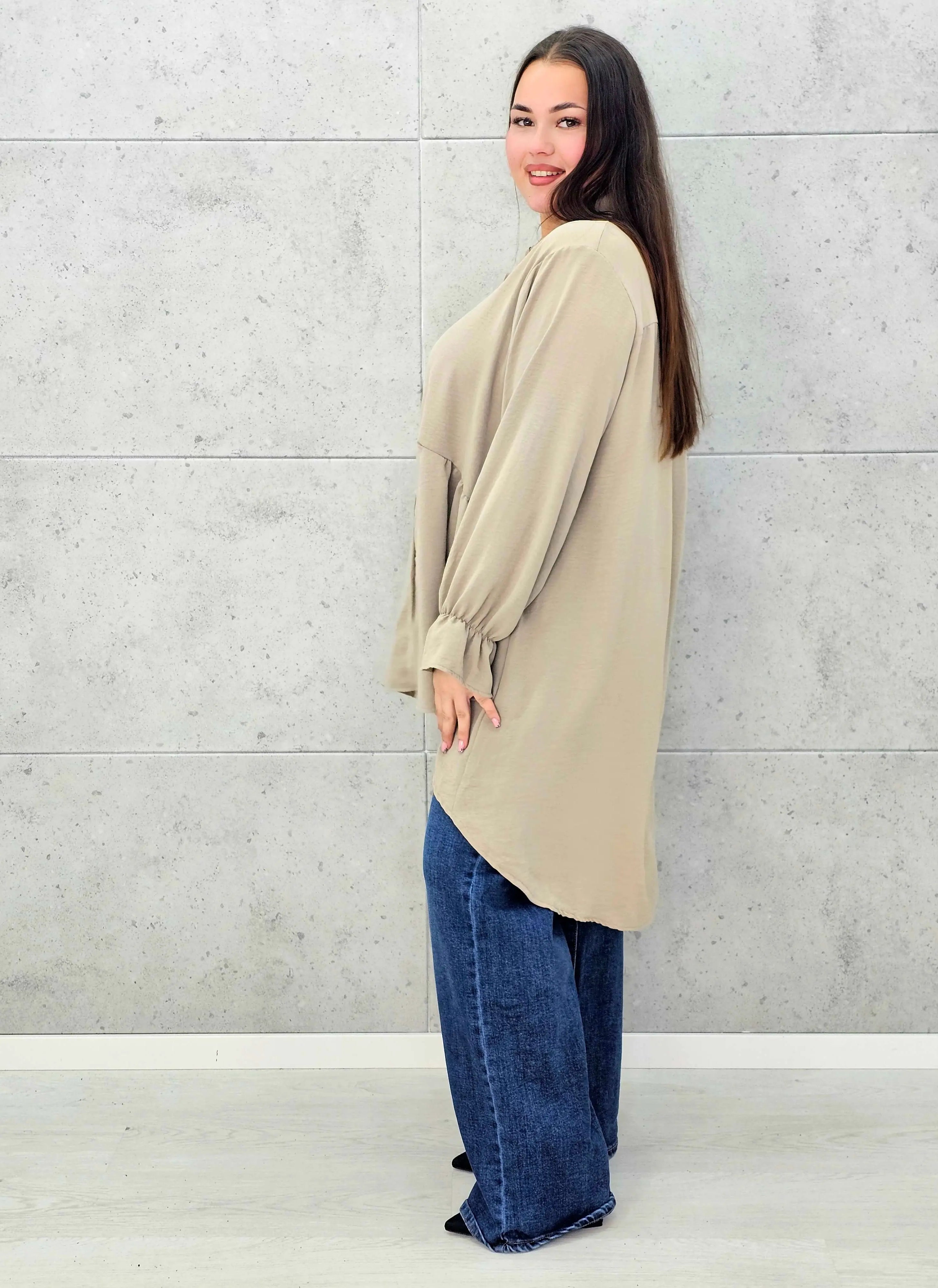 Bluzka plus size z dłuższym tyłem i eleganckim fasonem - Stylowa XL