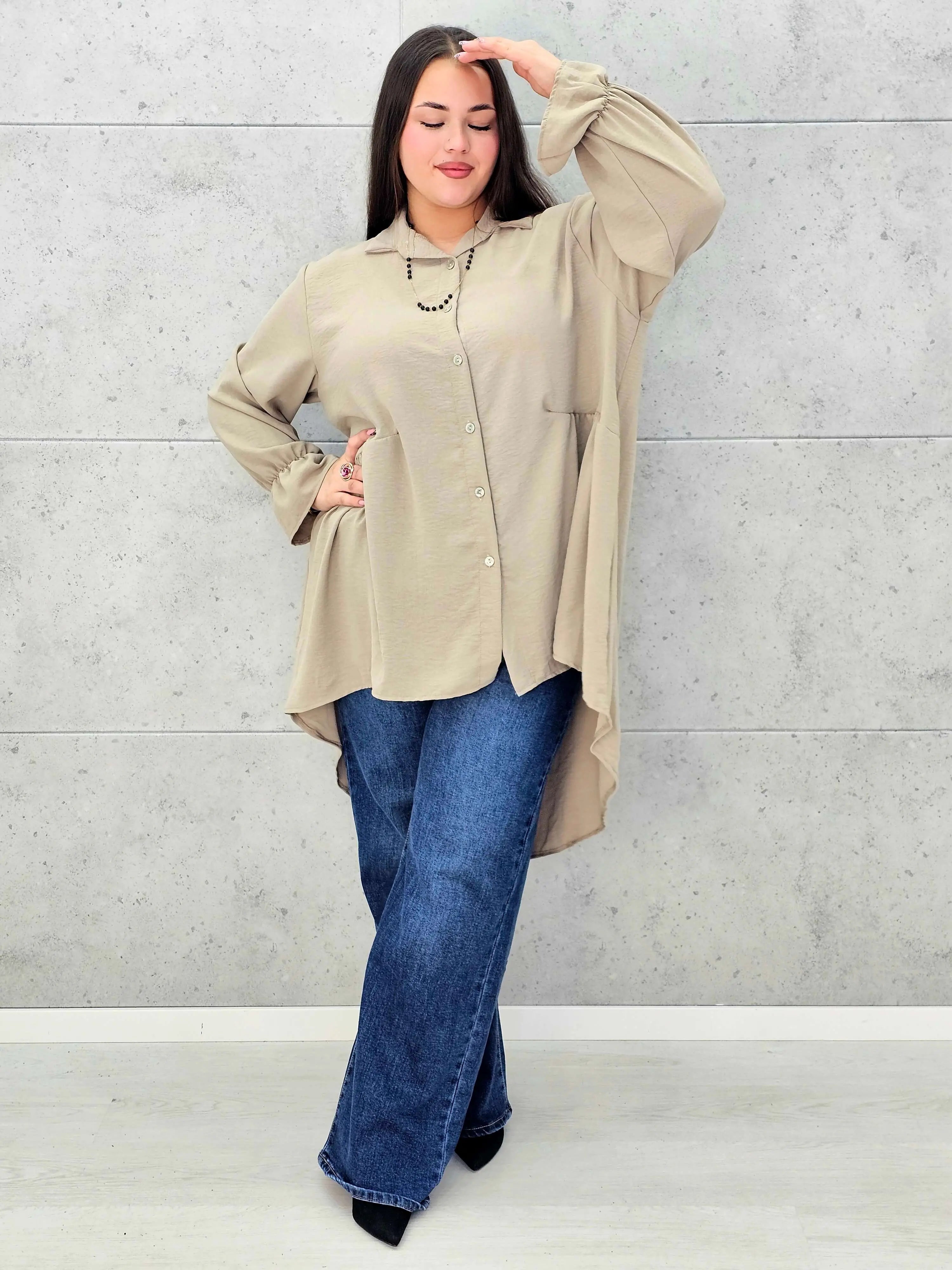 Bluzka plus size z dłuższym tyłem i eleganckim fasonem - Stylowa XL