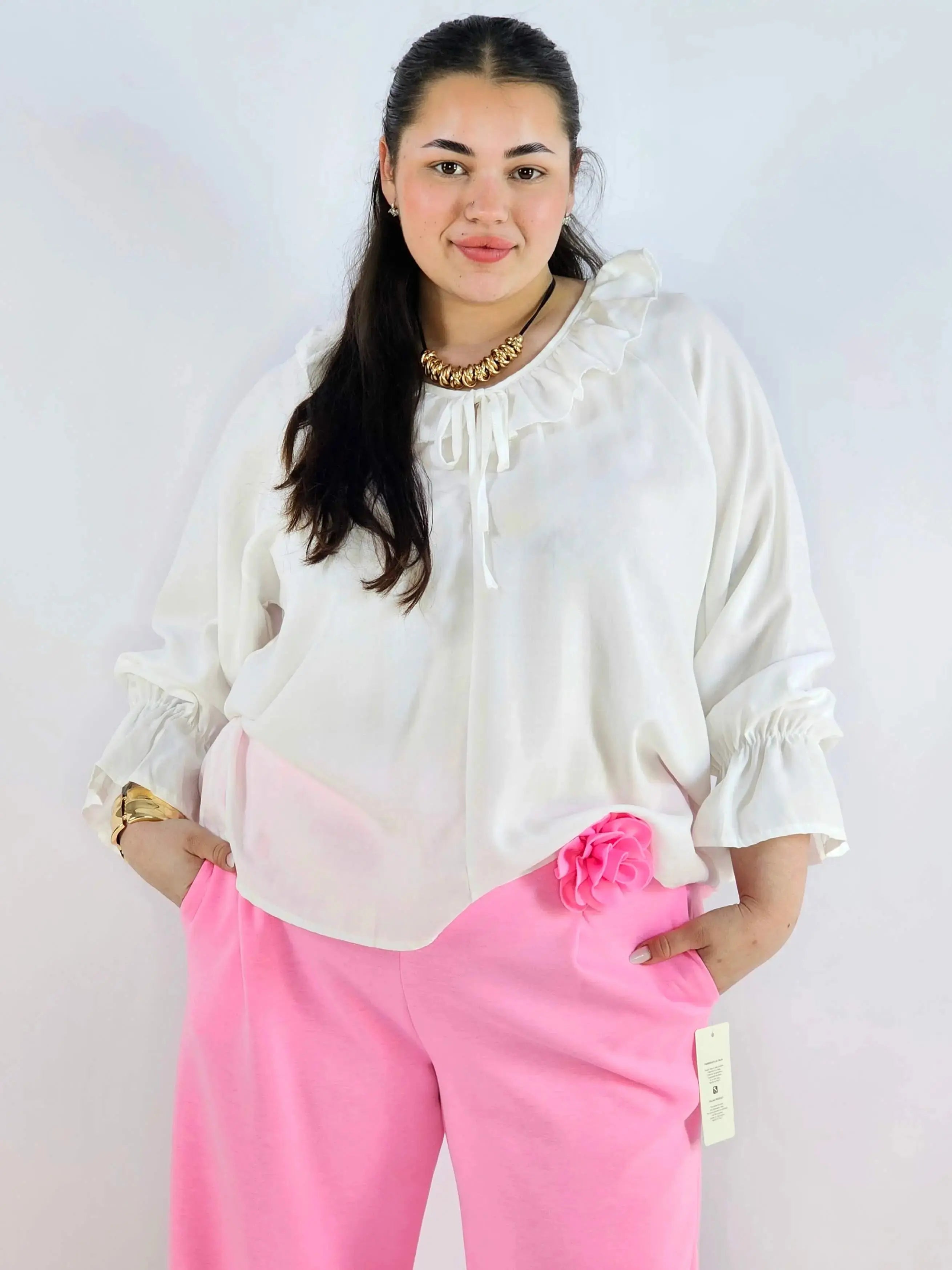 Bluzka plus size z falbaną – romantyczna elegancja w lekkim wydaniu Stylowa XL