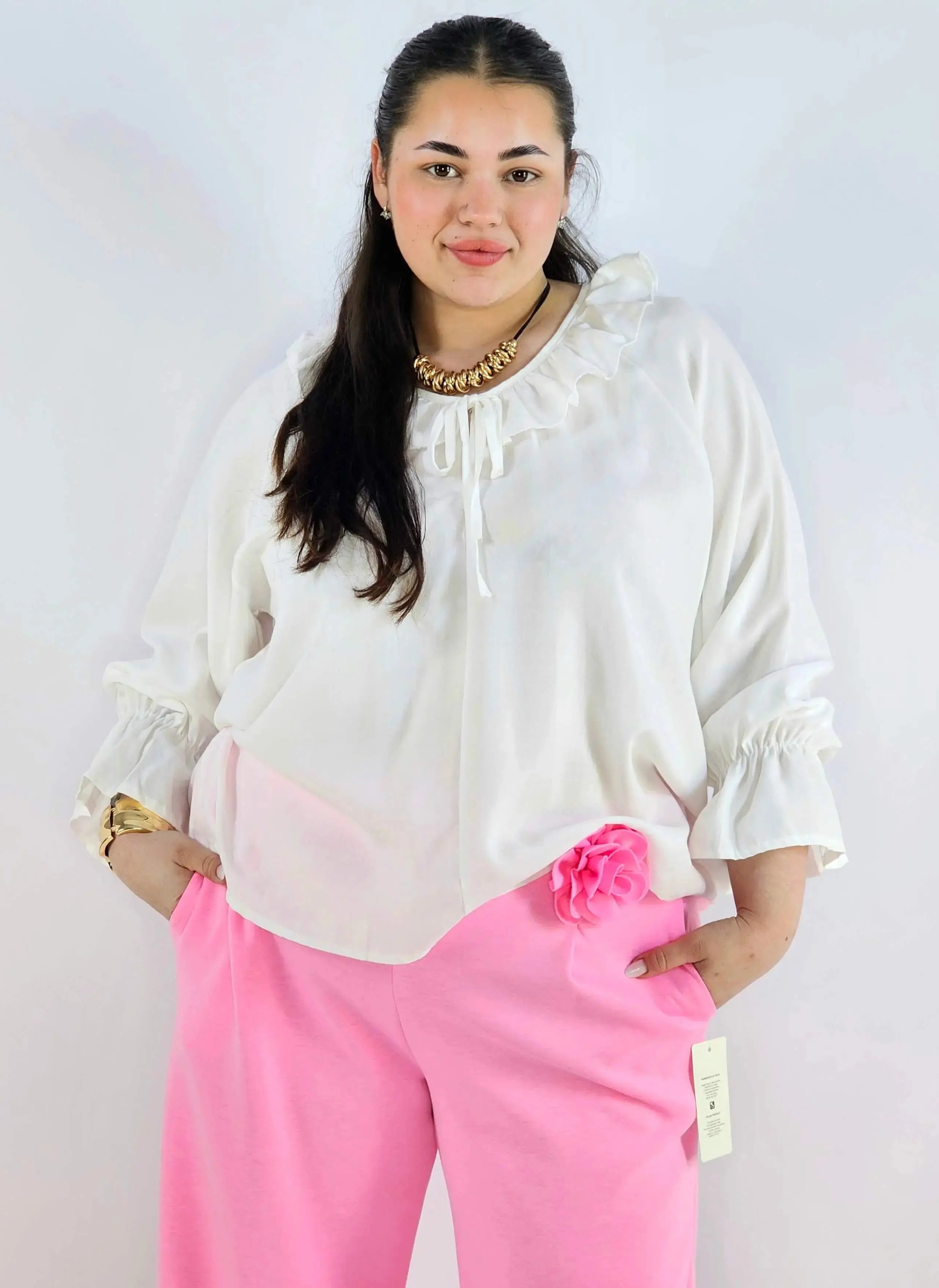 Bluzka plus size z falbaną – romantyczna elegancja w lekkim wydaniu Stylowa XL