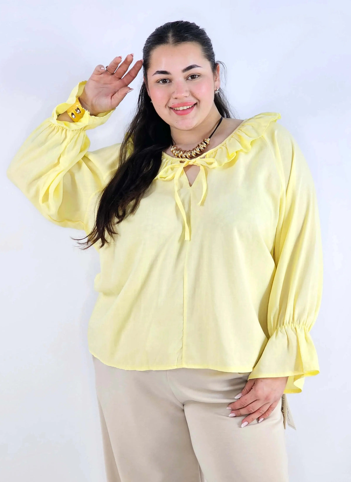Bluzka plus size z falbaną – romantyczna elegancja w lekkim wydaniu Stylowa XL