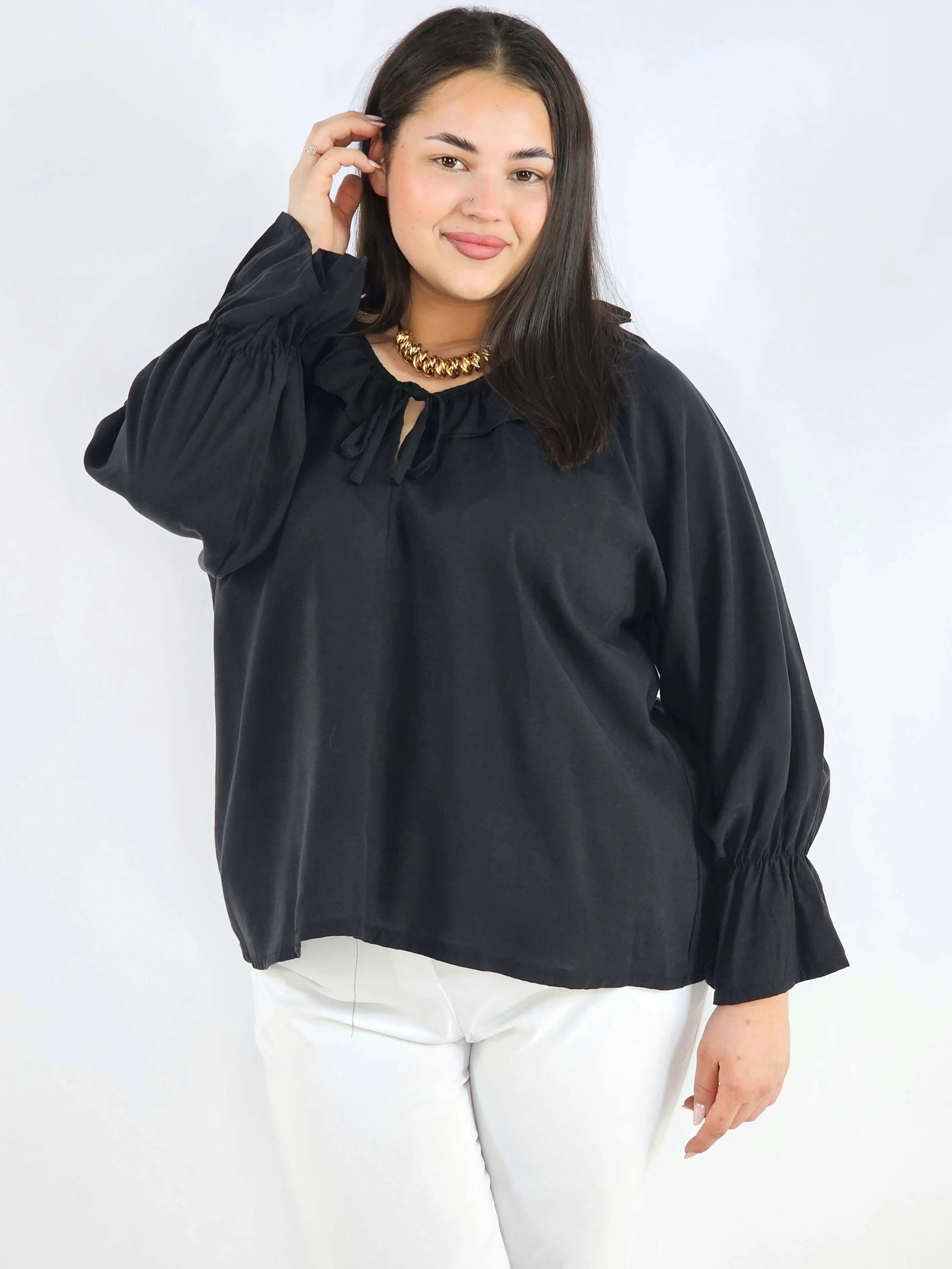 Bluzka plus size z falbaną – romantyczna elegancja w lekkim wydaniu Stylowa XL