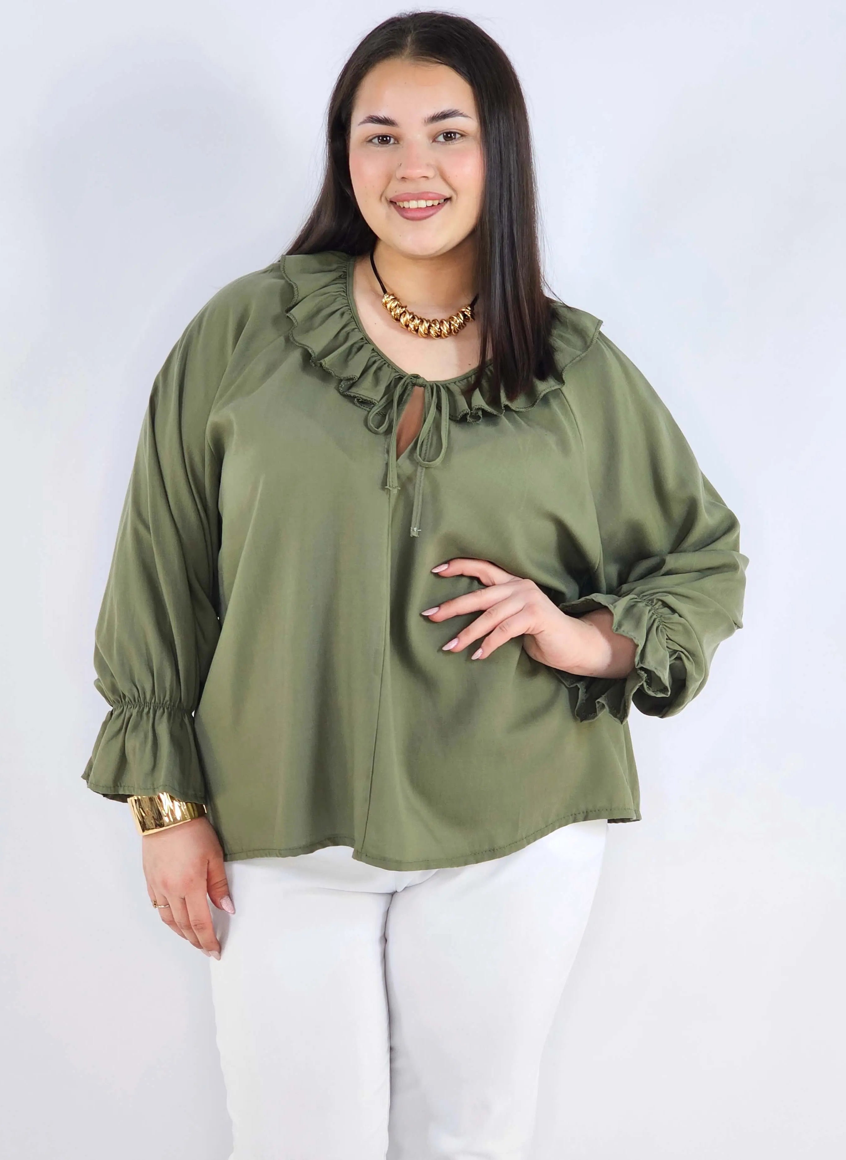 Bluzka plus size z falbaną – romantyczna elegancja w lekkim wydaniu Stylowa XL