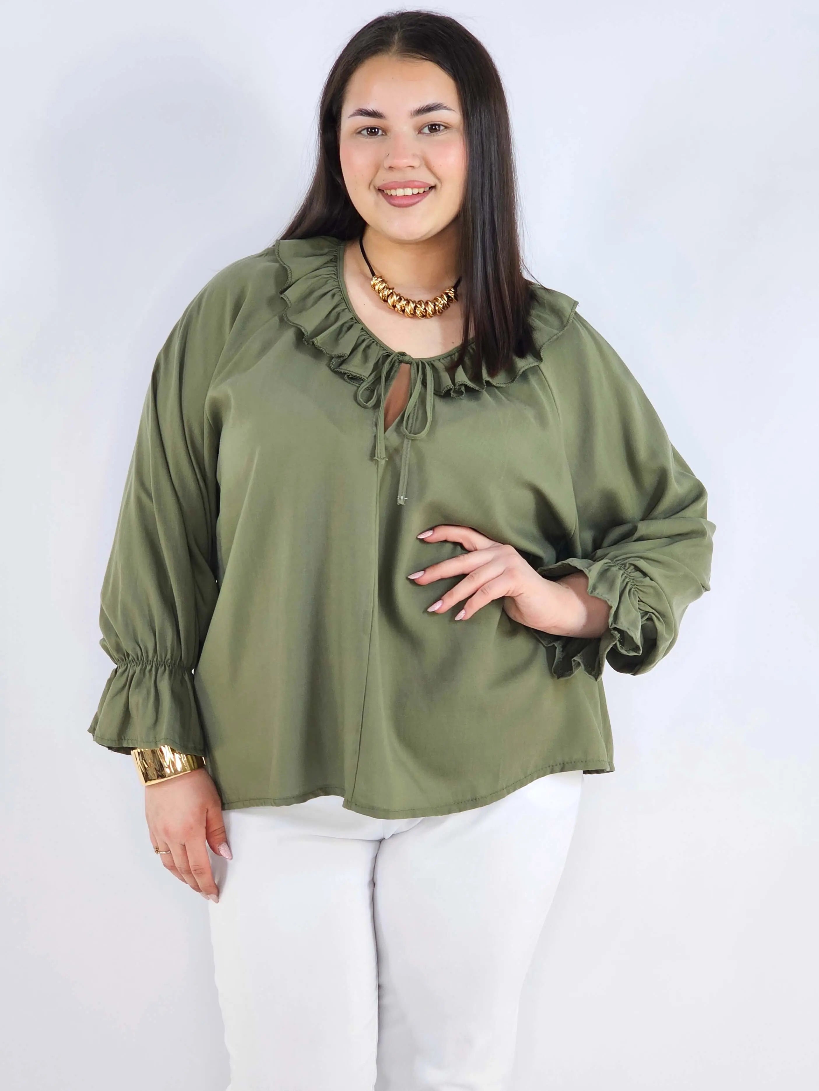 Bluzka plus size z falbaną – romantyczna elegancja w lekkim wydaniu Stylowa XL
