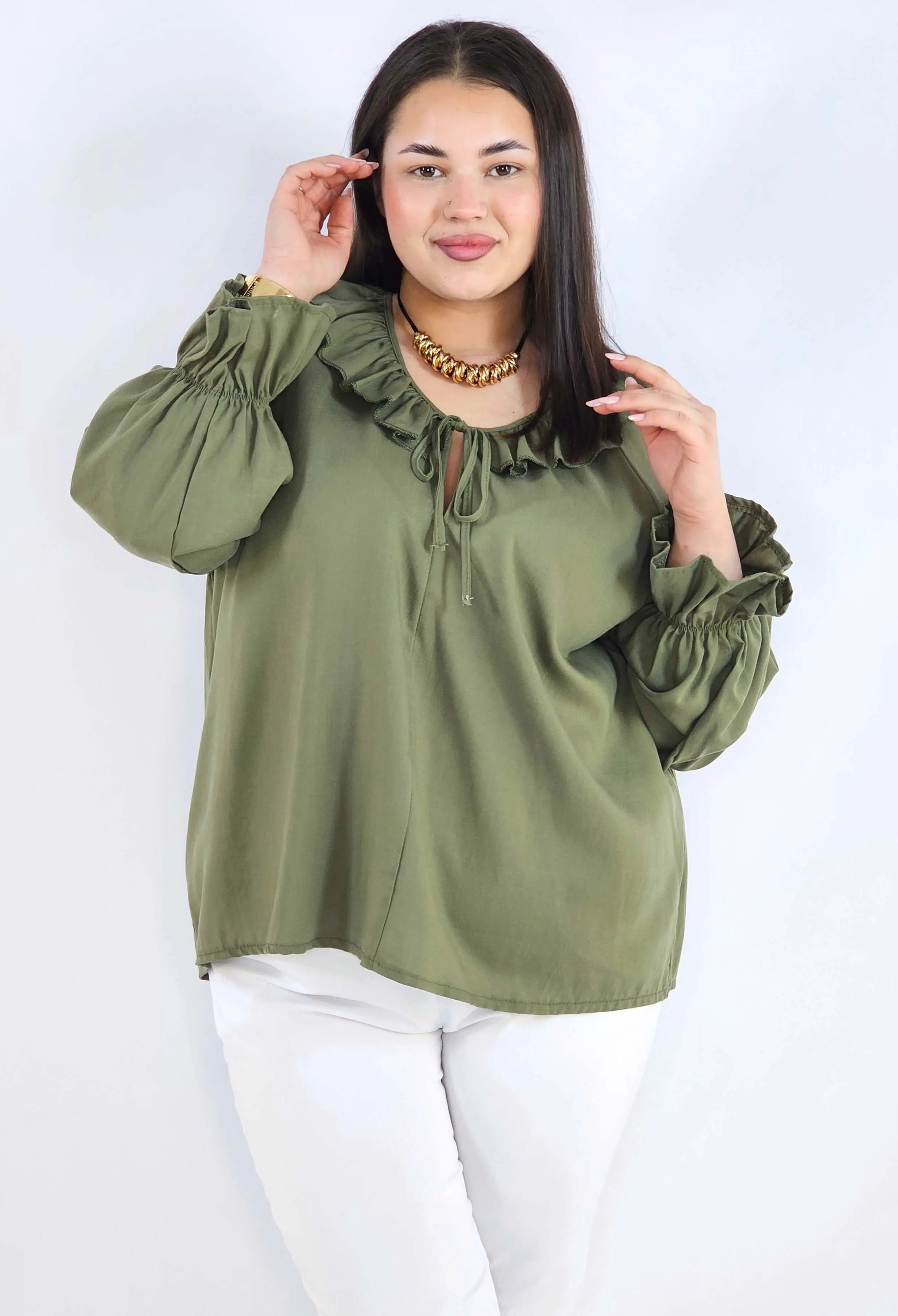 Bluzka plus size z falbaną – romantyczna elegancja w lekkim wydaniu Stylowa XL
