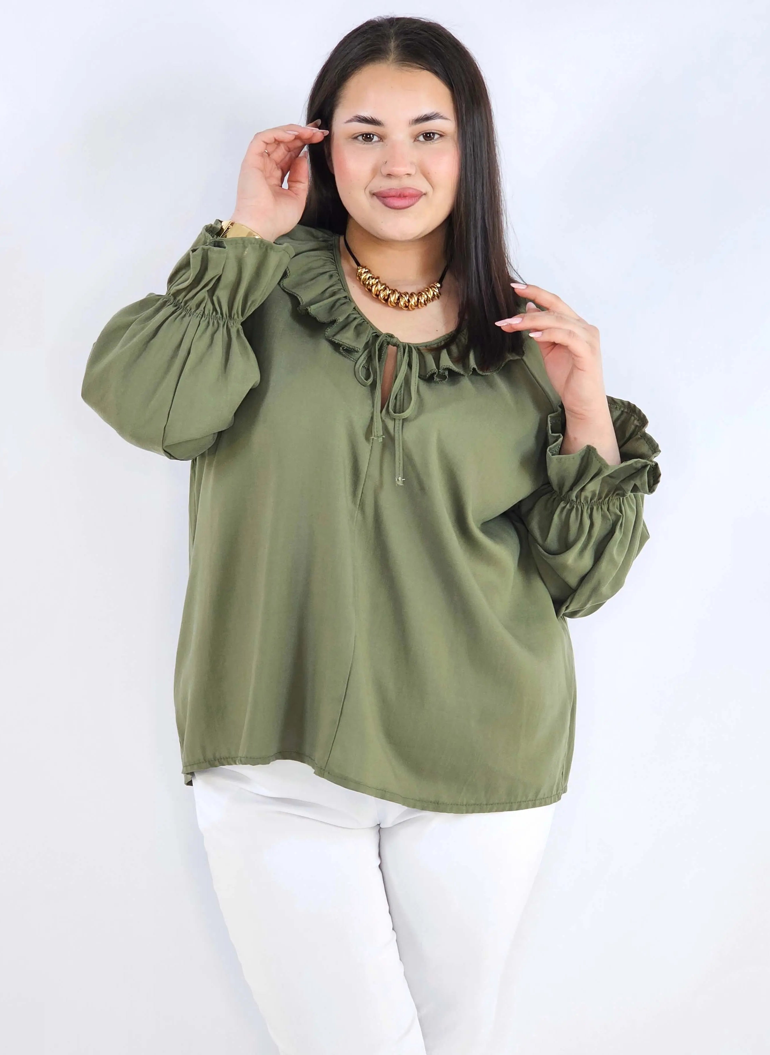 Bluzka plus size z falbaną – romantyczna elegancja w lekkim wydaniu Stylowa XL