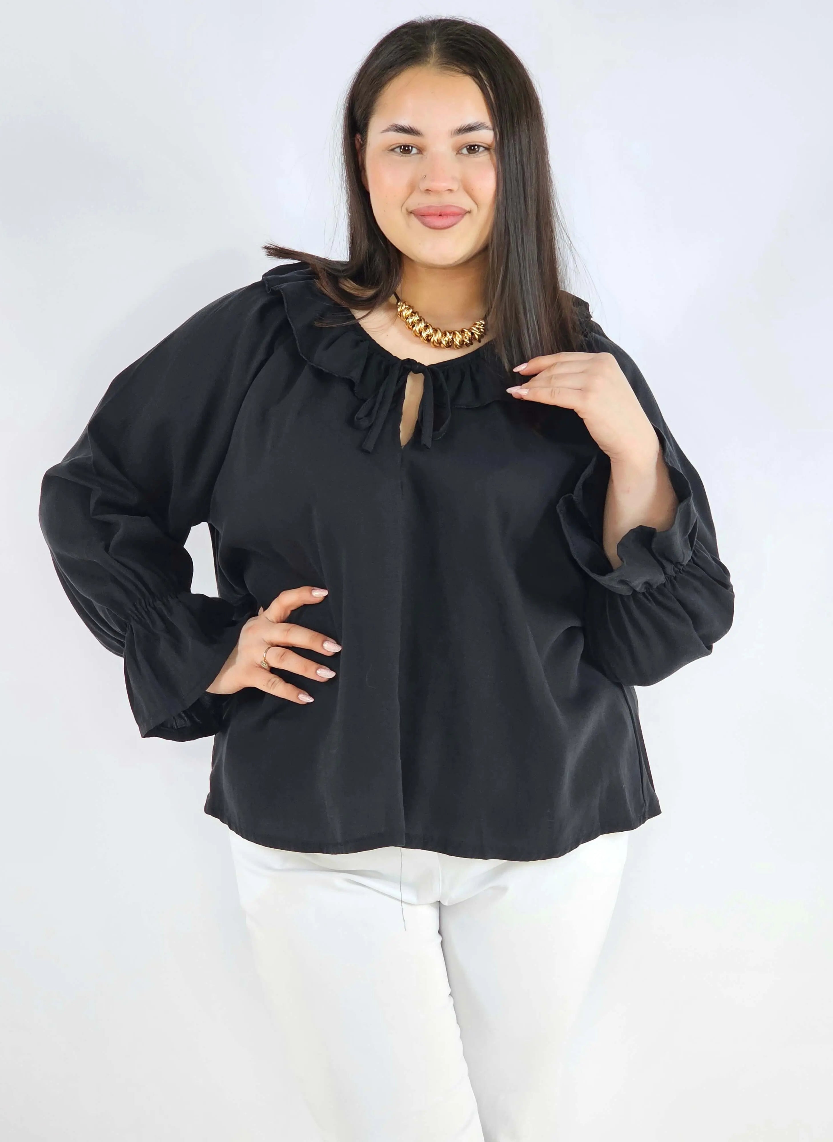 Bluzka plus size z falbaną – romantyczna elegancja w lekkim wydaniu Stylowa XL