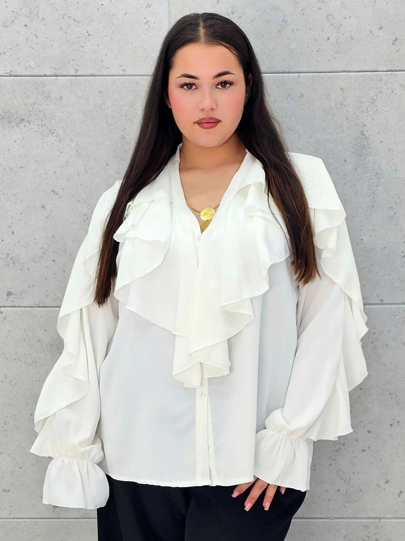 Bluzka plus size z falbanami – romantyczny szyk i wygoda w eleganckim stylu - Stylowa XL