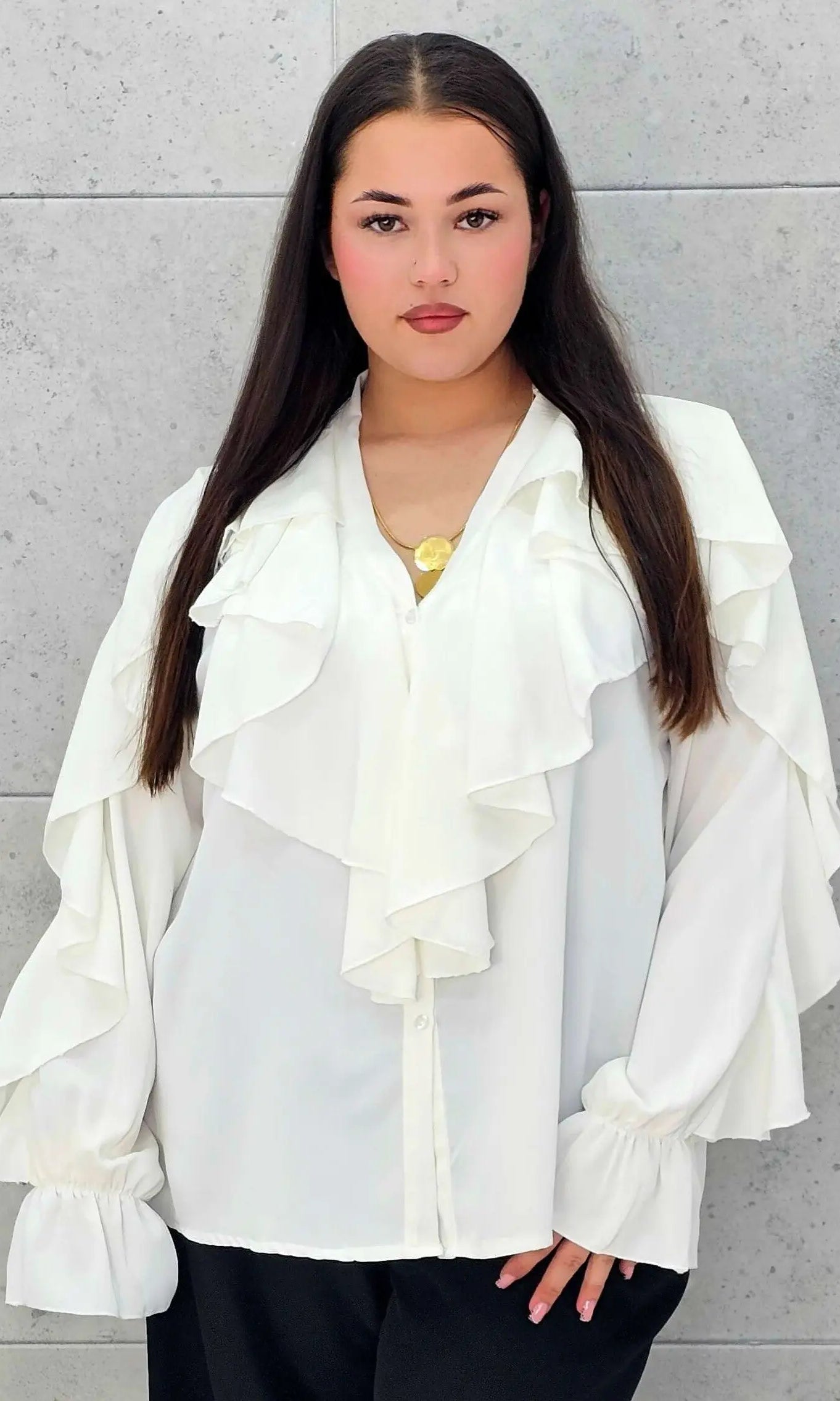 Bluzka plus size z falbanami – romantyczny szyk i wygoda w eleganckim stylu - Stylowa XL