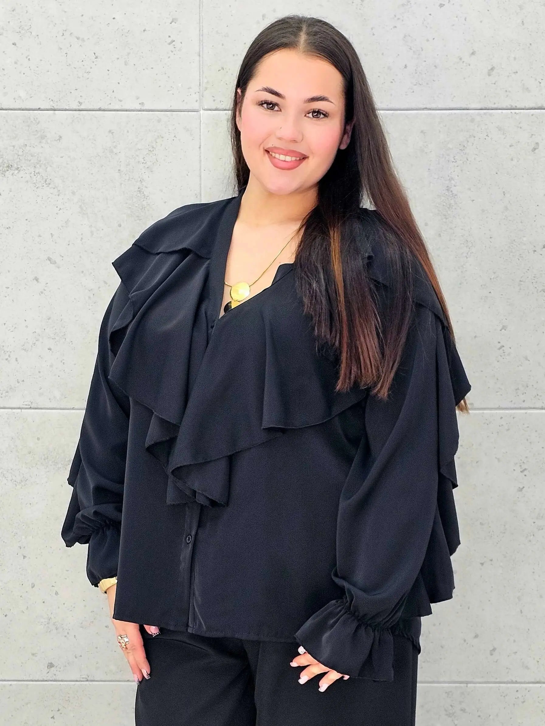 Bluzka plus size z falbanami – romantyczny szyk i wygoda w eleganckim stylu - Stylowa XL