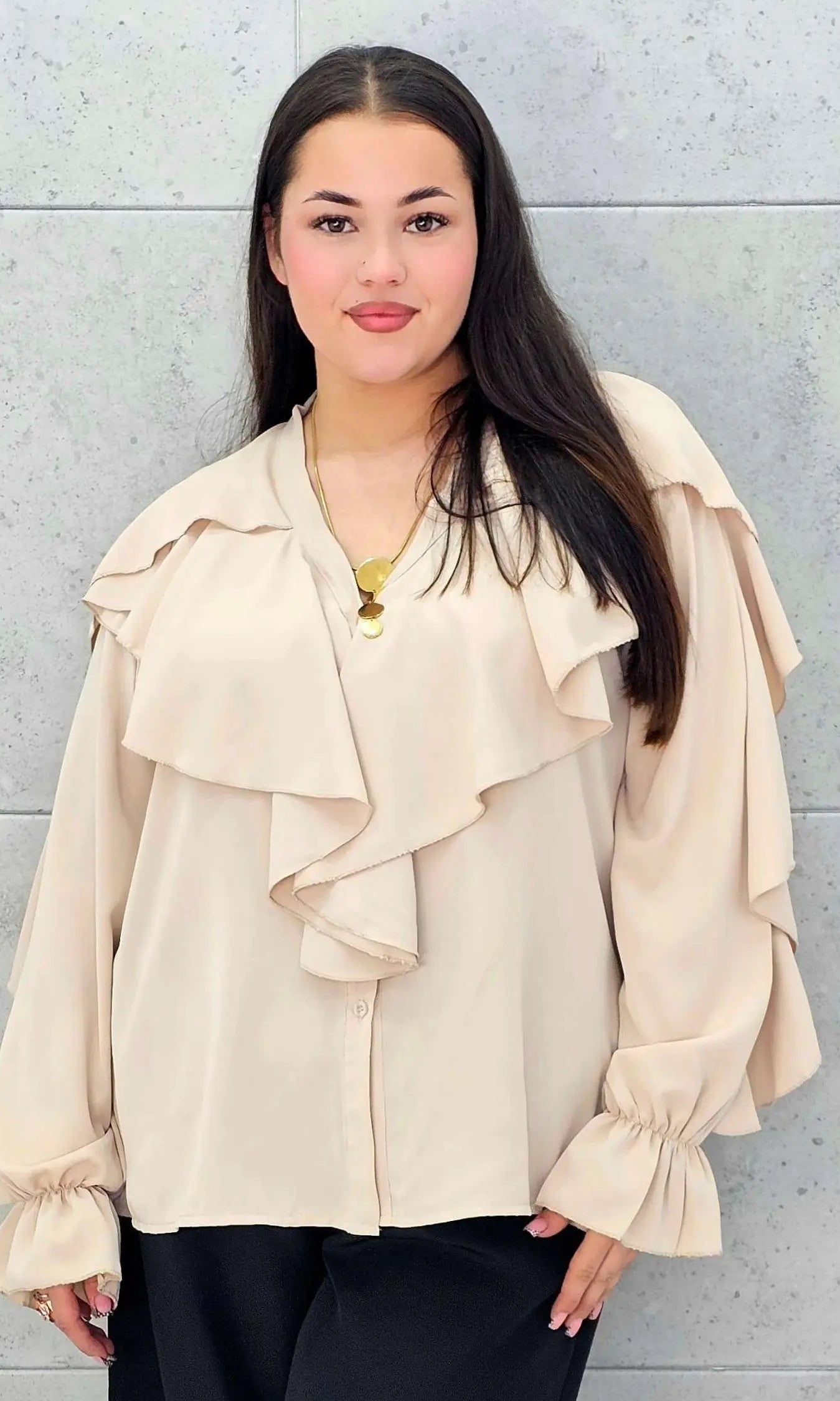 Bluzka plus size z falbanami – romantyczny szyk i wygoda w eleganckim stylu - Stylowa XL