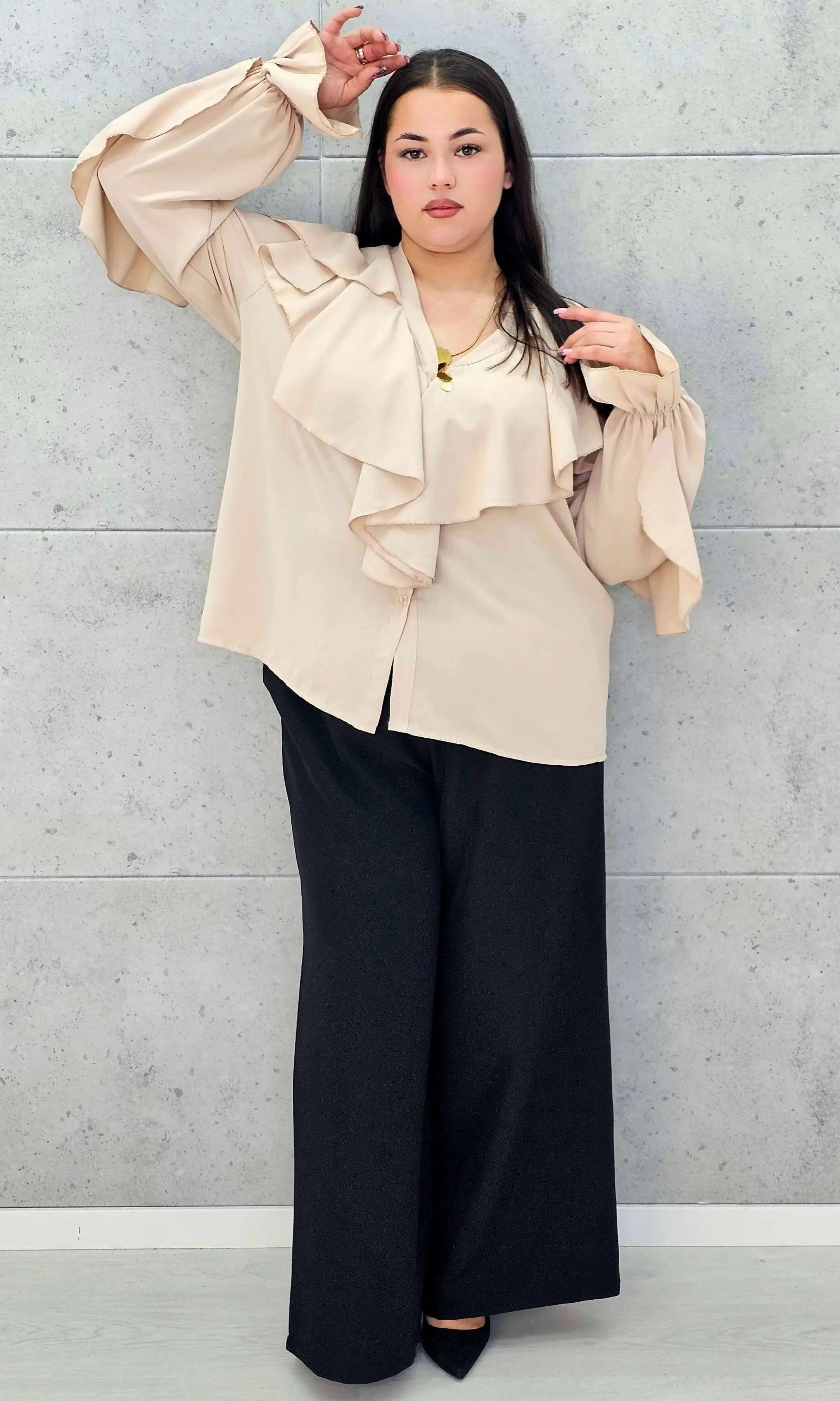 Bluzka plus size z falbanami – romantyczny szyk i wygoda w eleganckim stylu - Stylowa XL