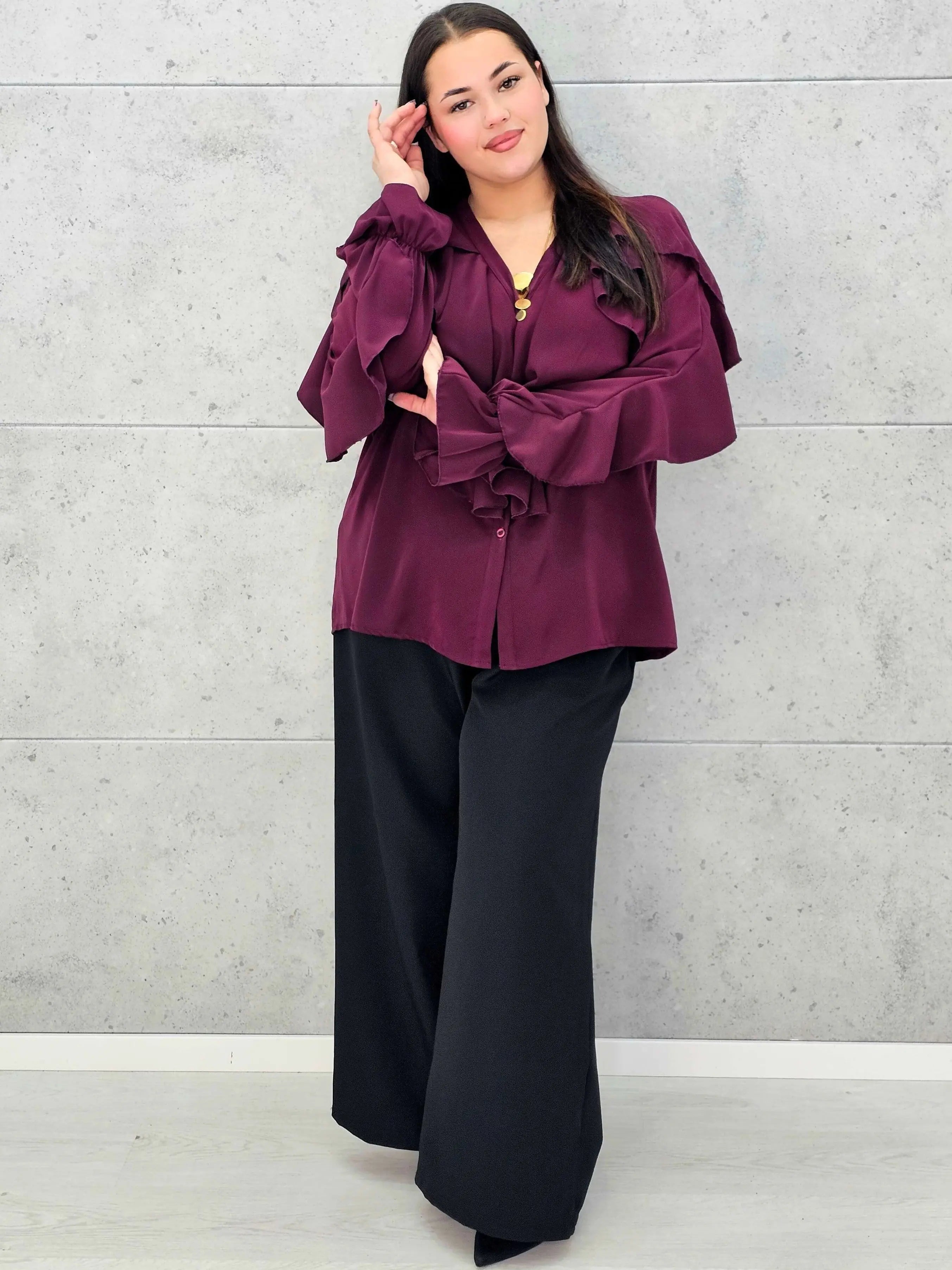 Bluzka plus size z falbanami – romantyczny szyk i wygoda w eleganckim stylu - Stylowa XL