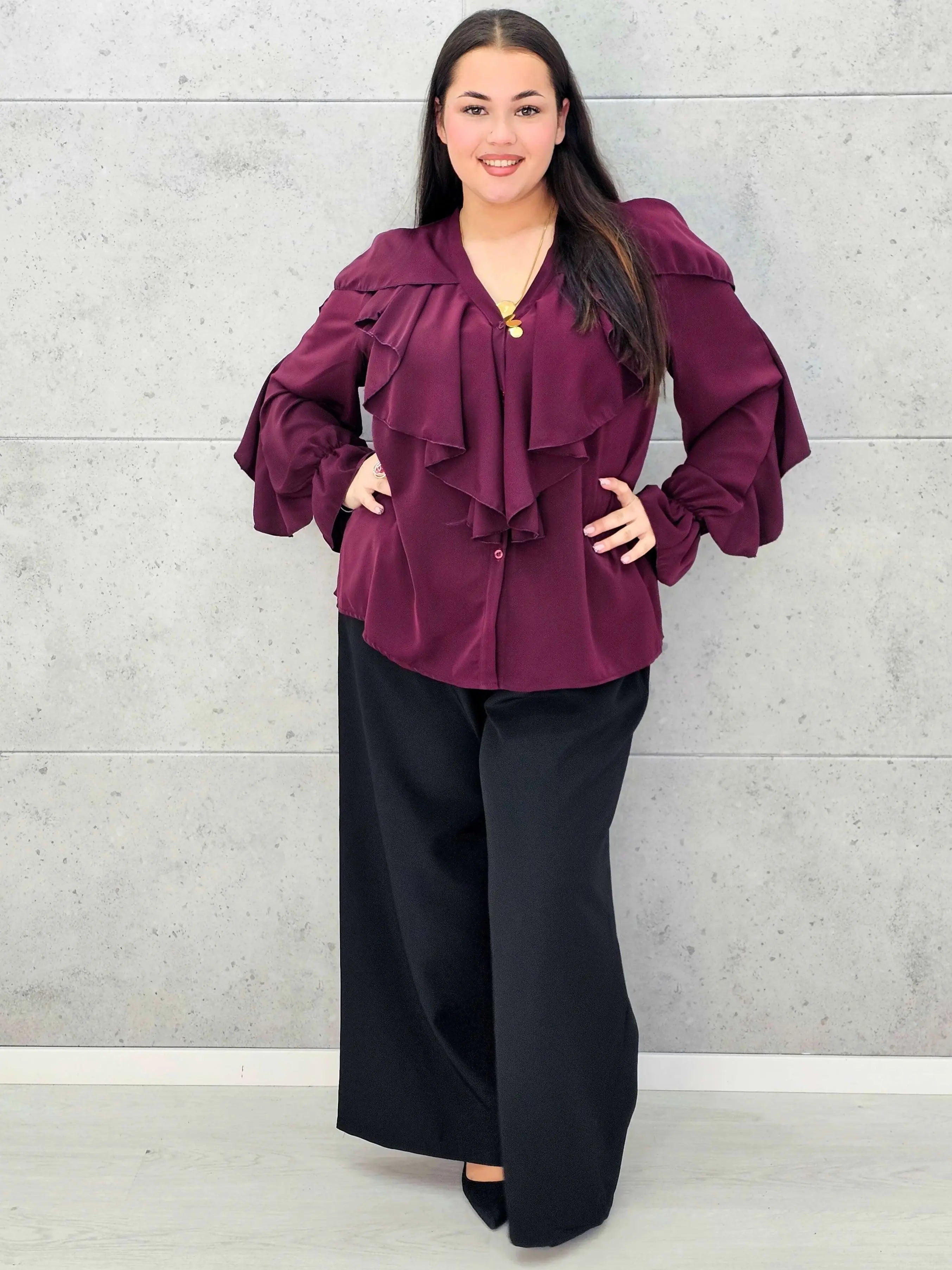 Bluzka plus size z falbanami – romantyczny szyk i wygoda w eleganckim stylu - Stylowa XL