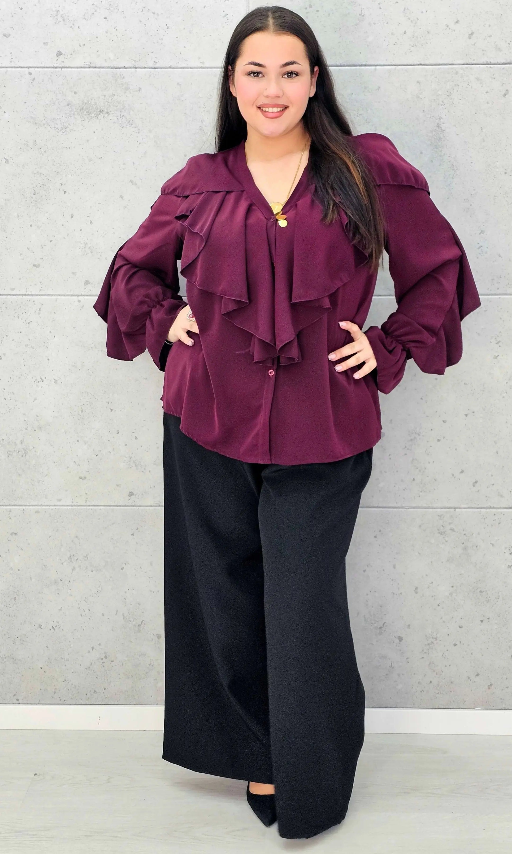 Bluzka plus size z falbanami – romantyczny szyk i wygoda w eleganckim stylu - Stylowa XL