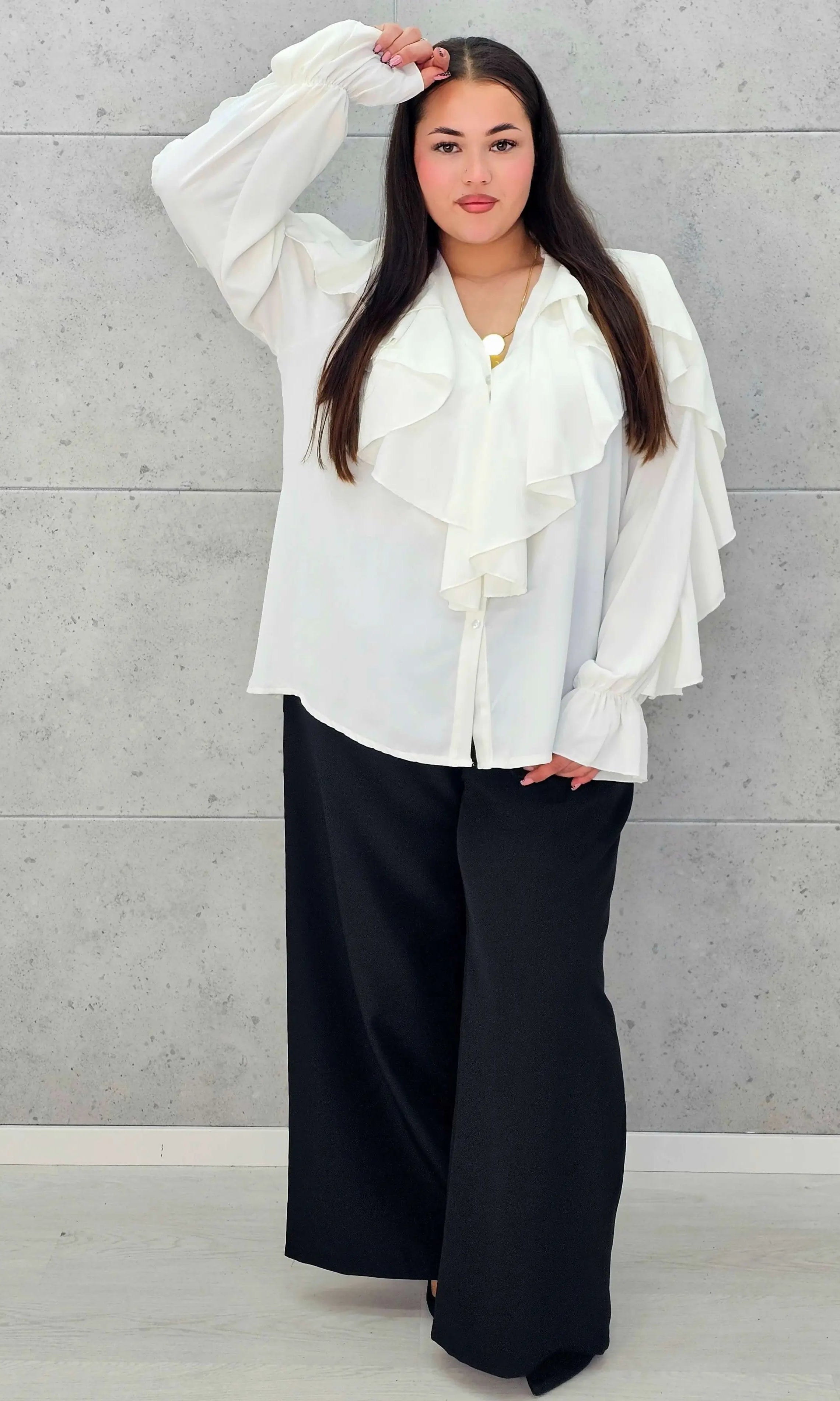 Bluzka plus size z falbanami – romantyczny szyk i wygoda w eleganckim stylu - Stylowa XL