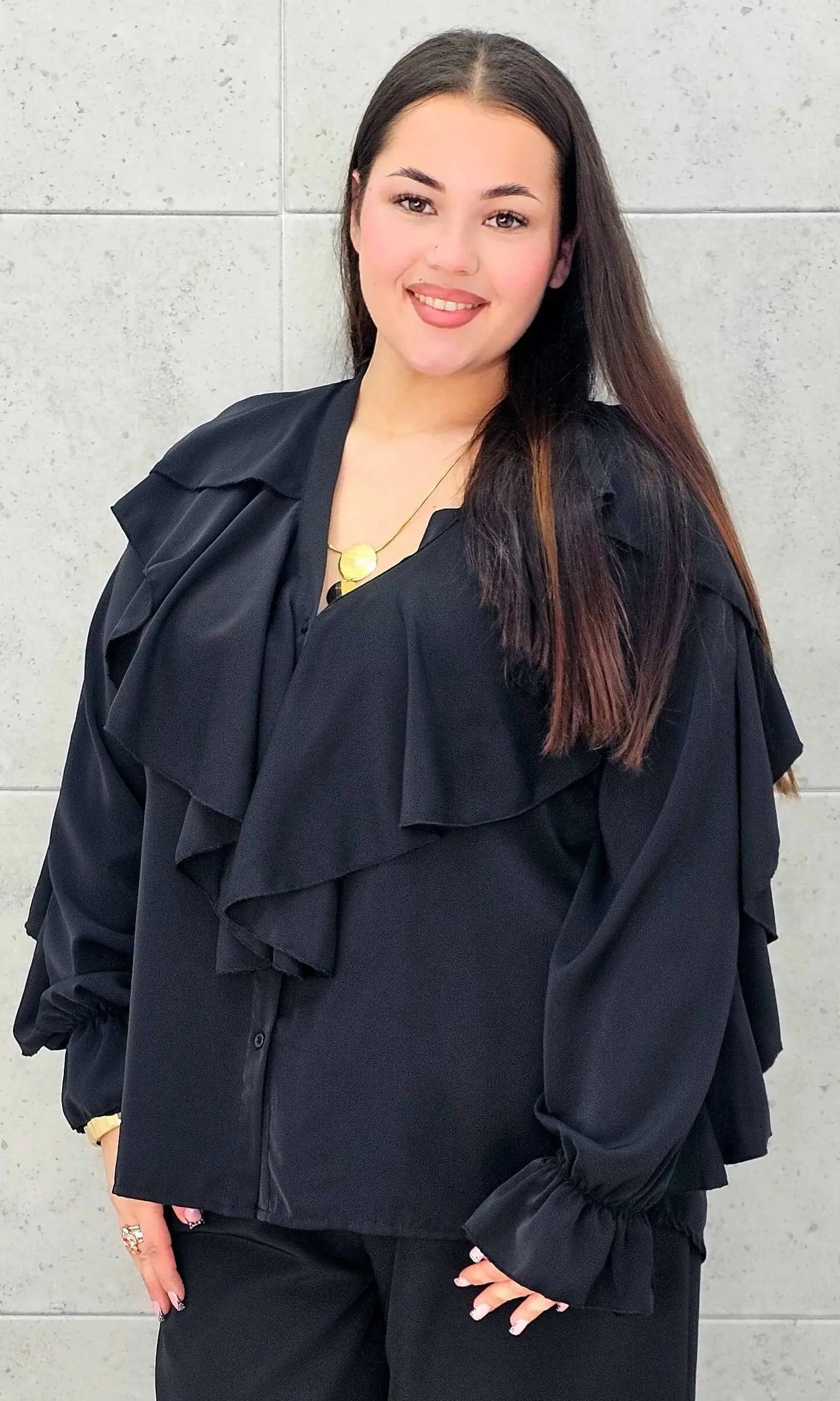 Bluzka plus size z falbanami – romantyczny szyk i wygoda w eleganckim stylu - Stylowa XL