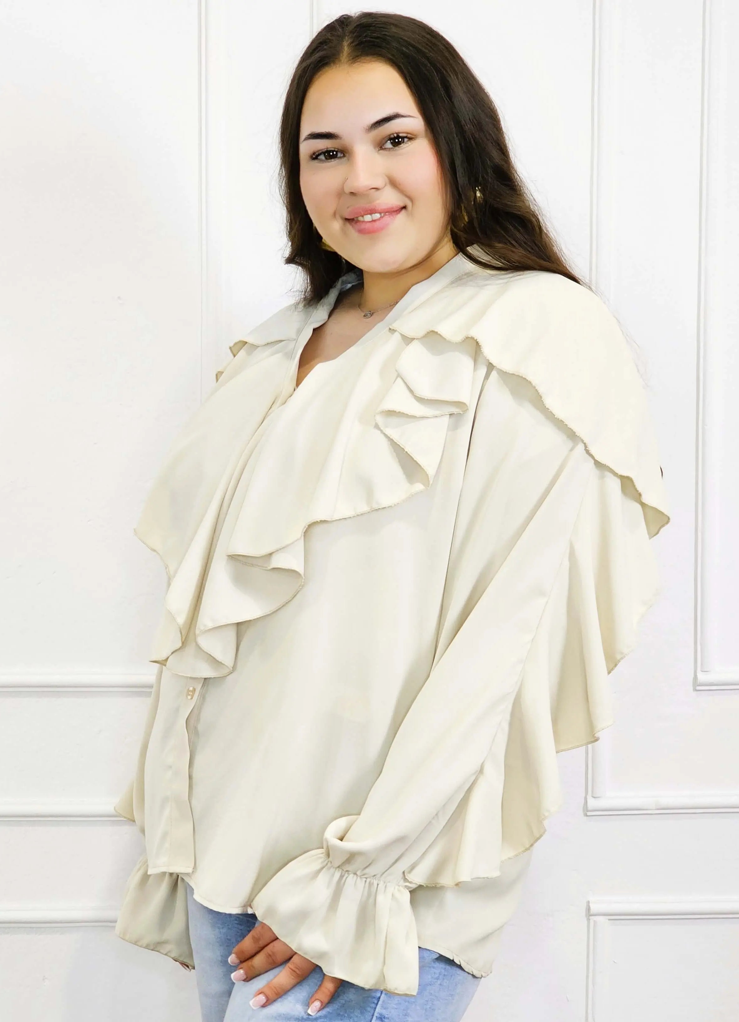 Bluzka plus size z falbanami – romantyczny szyk i wygoda w eleganckim stylu Stylowa XL