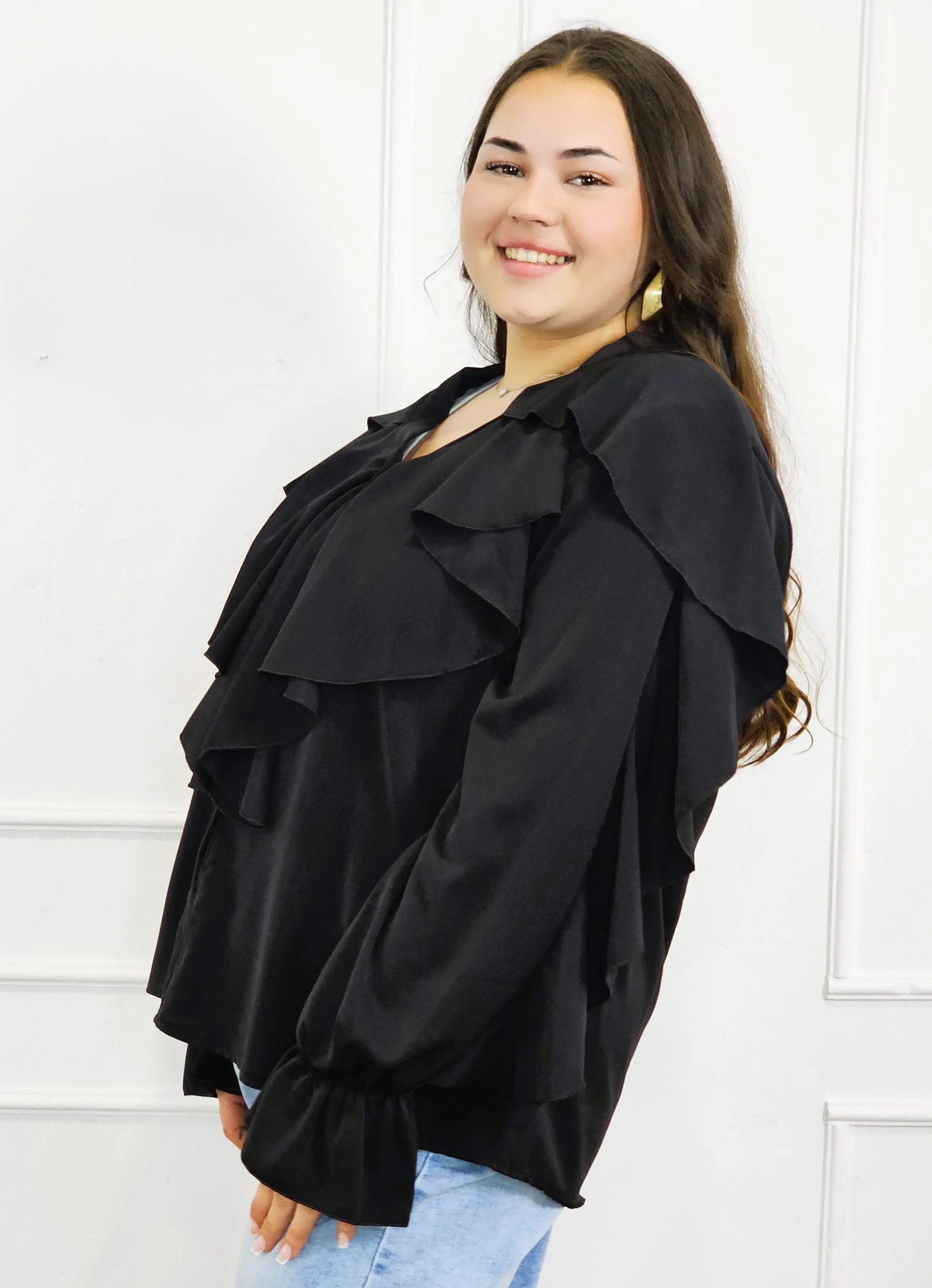 Bluzka plus size z falbanami – romantyczny szyk i wygoda w eleganckim stylu Stylowa XL