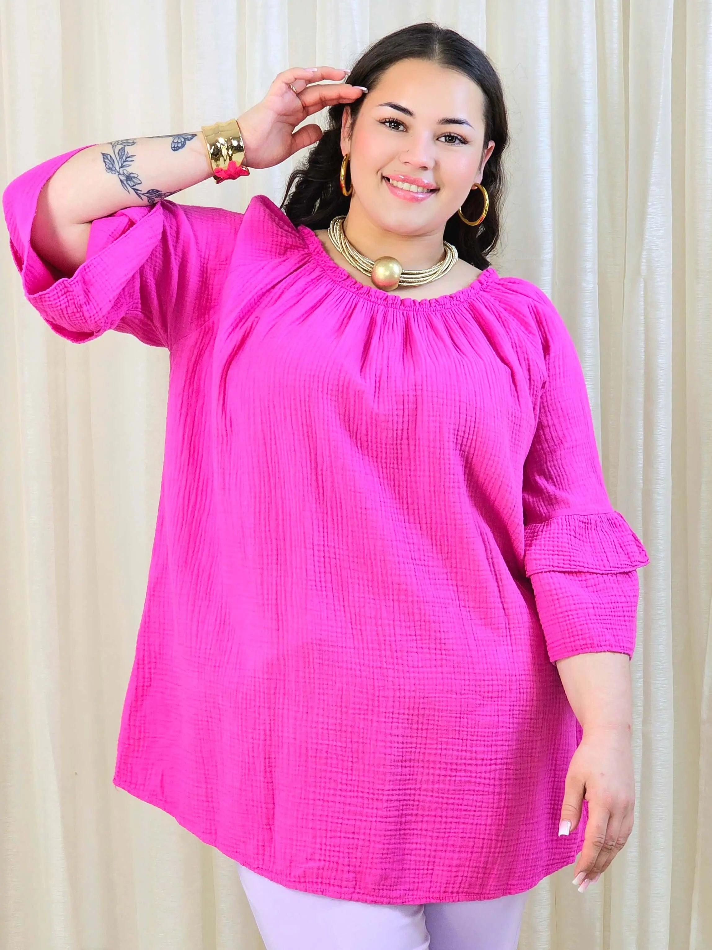 Bluzka plus size z falbanami na rękawach – lekka i kobieca forma na co dzień i okazje Stylowa XL
