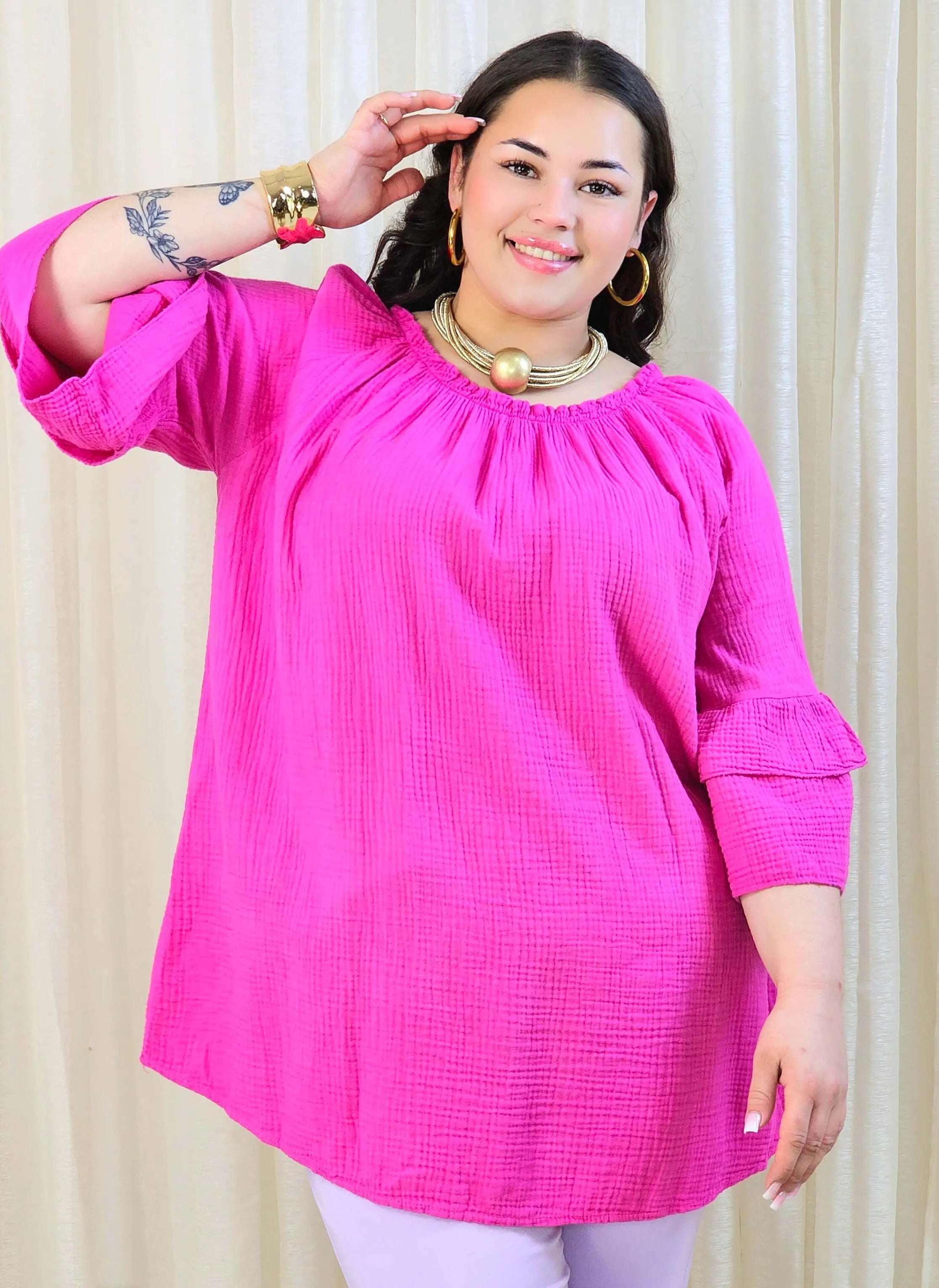 Bluzka plus size z falbanami na rękawach – lekka i kobieca forma na co dzień i okazje Stylowa XL